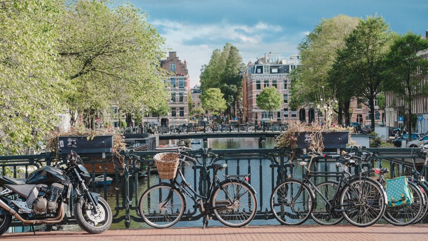 ir de bruselas a amsterdam