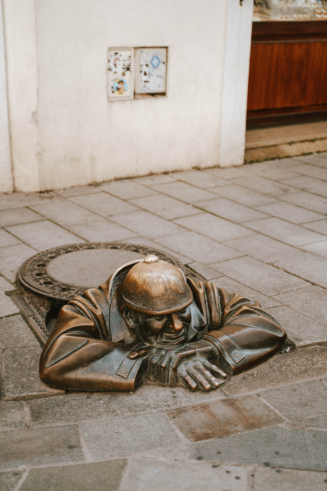 Estatua de Cumil, la más famosa que ver en Bratislava en 1 día
