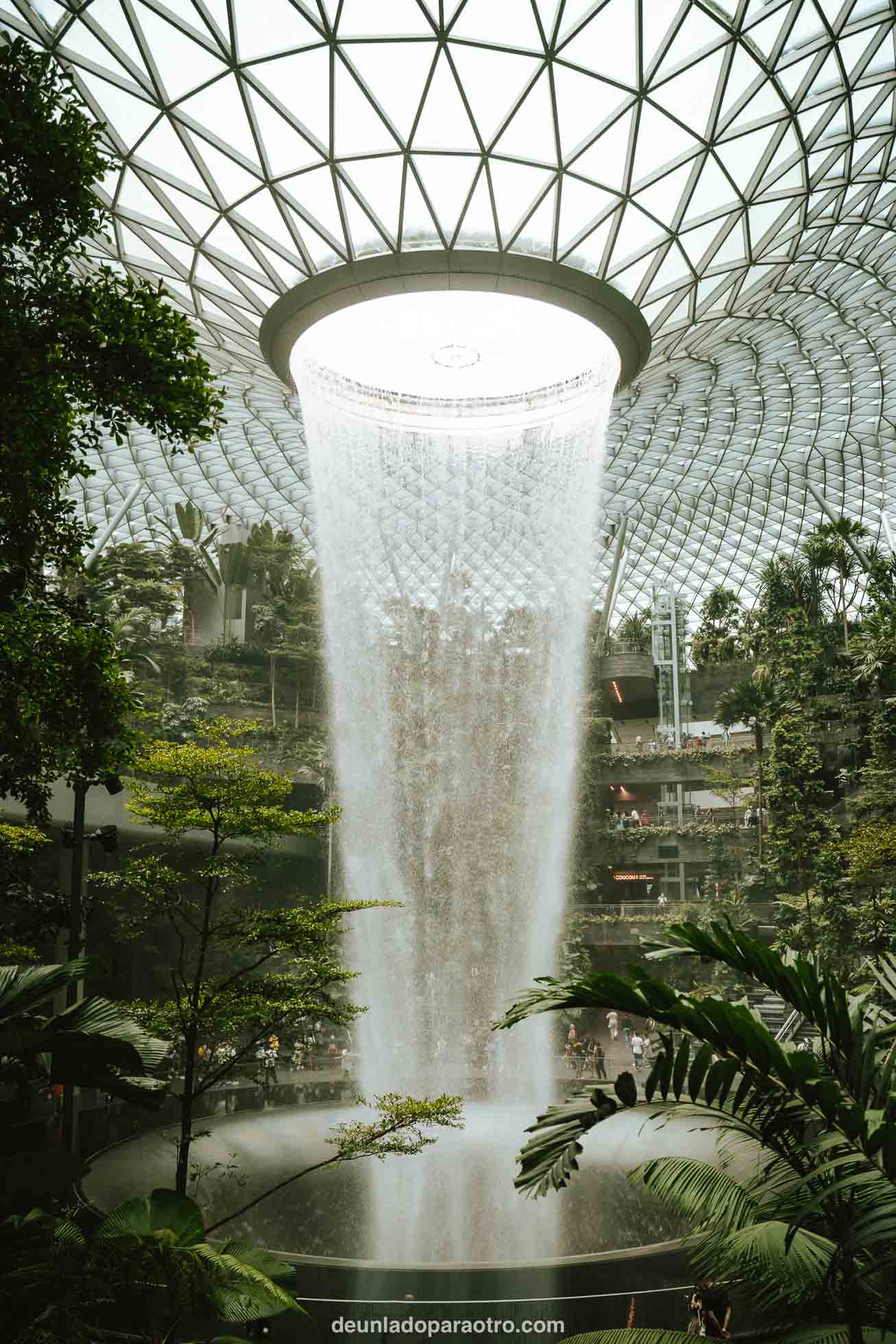Cascada Jewel en el aeropuerto de Singapur