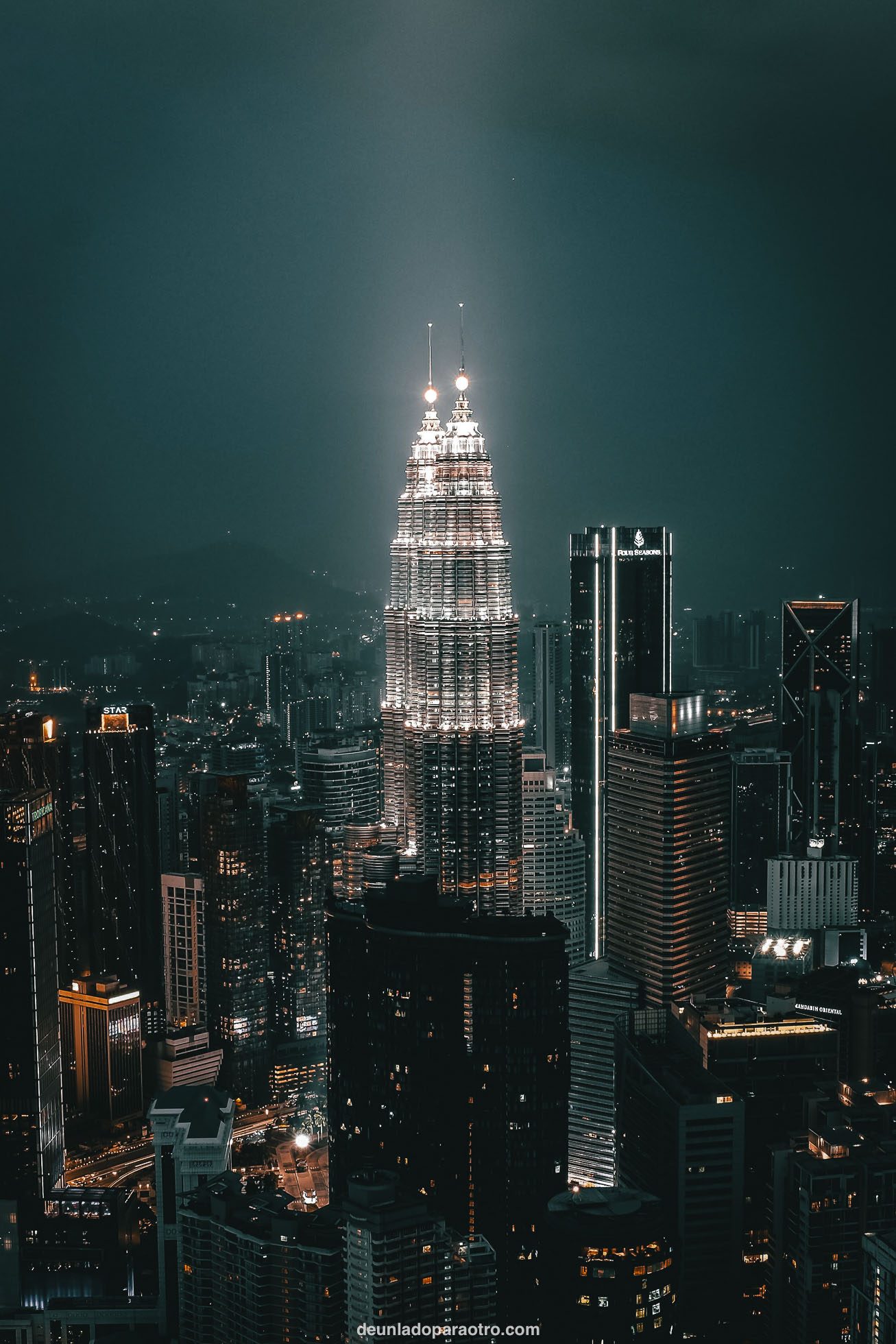 Torres Petronas de noche