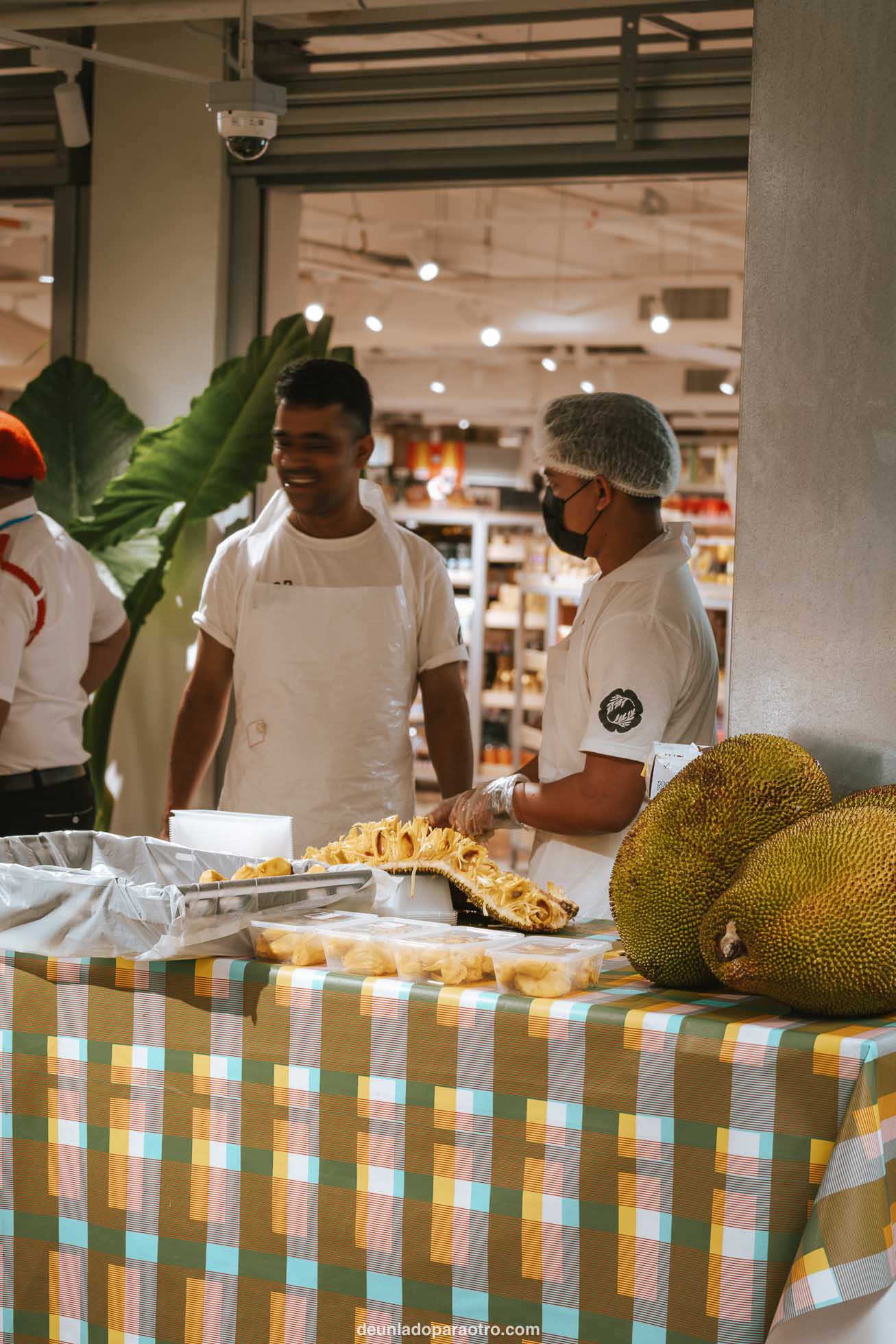 Degustación de comida en el central Market de Kuala Lumpur