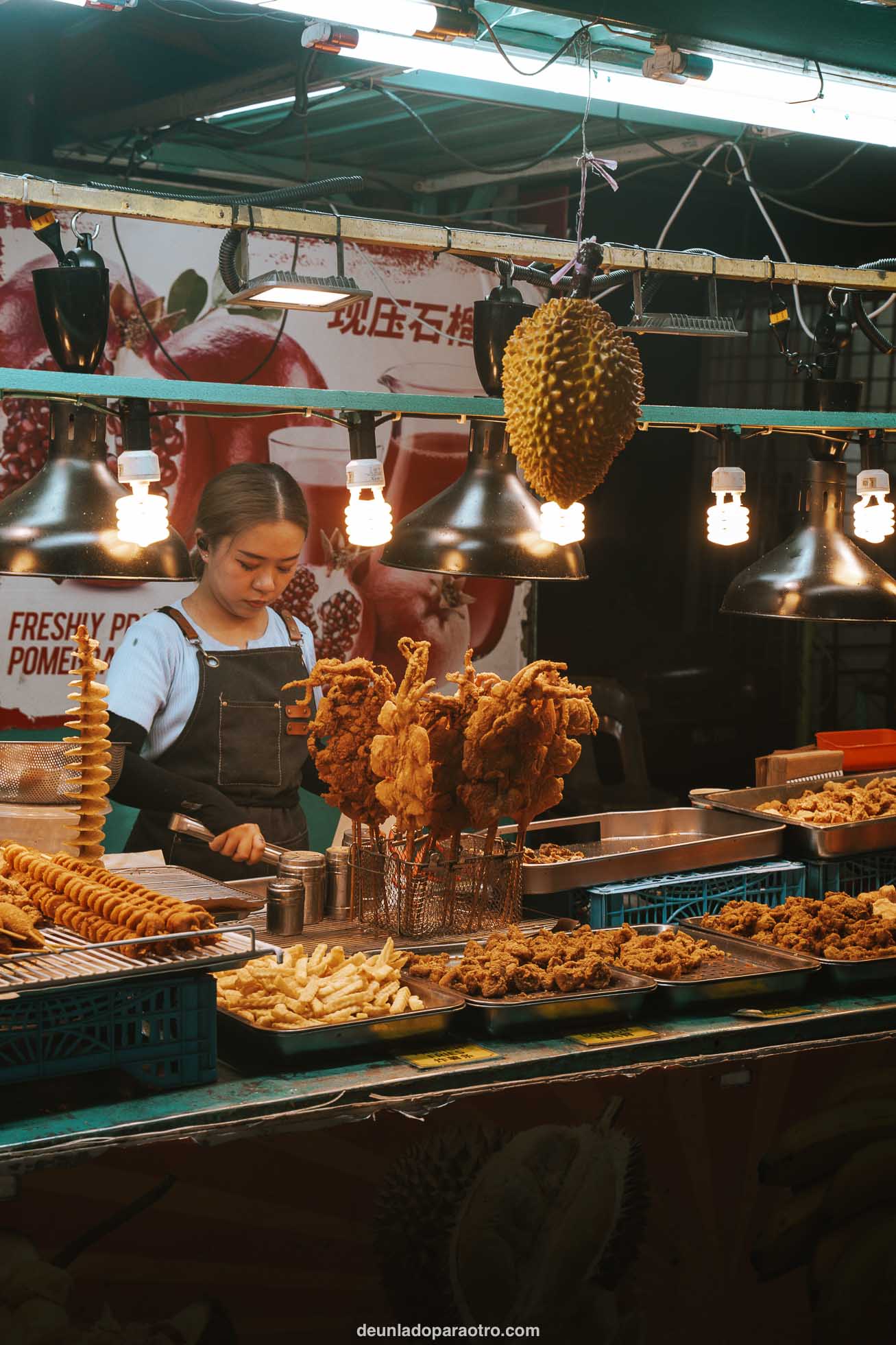 Comida callejera en Jalan Alor, algo imprescindible que ver y hacer en Kuala Lumpur