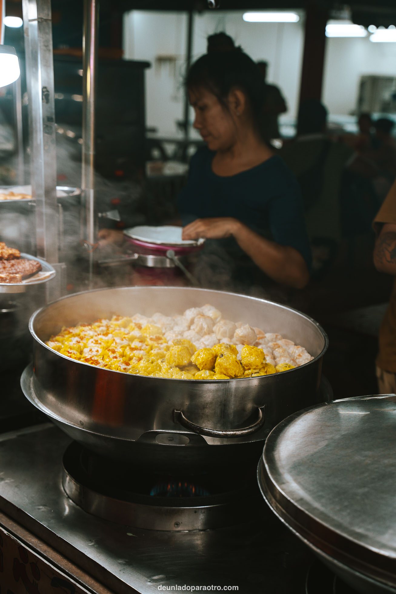 Comida callejera en Jalan Alor, algo imprescindible que ver y hacer en Kuala Lumpur