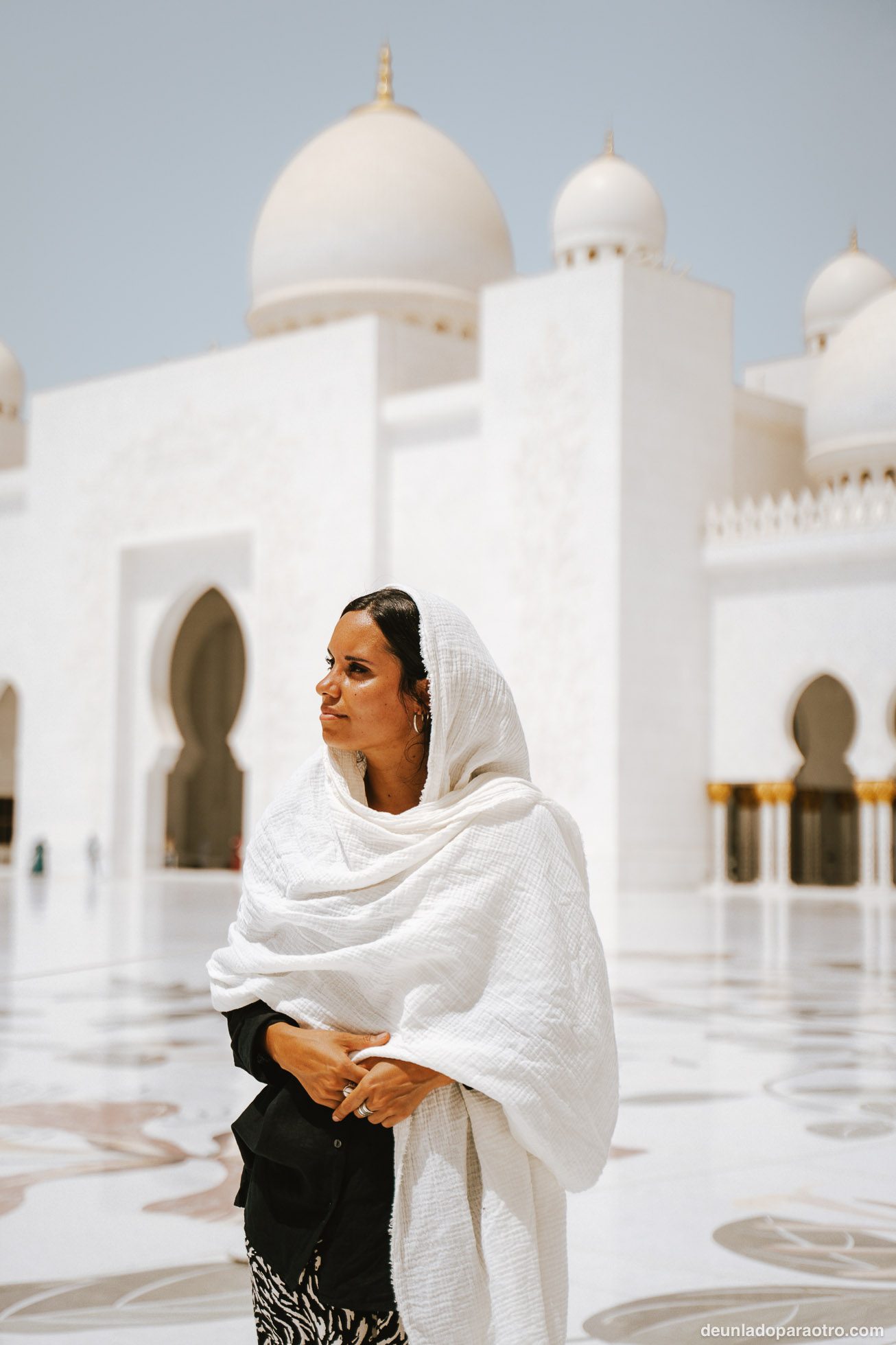 Una de las mejores cosas que hacer en Abu Dhabi en 1 día, es descubrir la impresionante Mezquita Sheikh Zayed