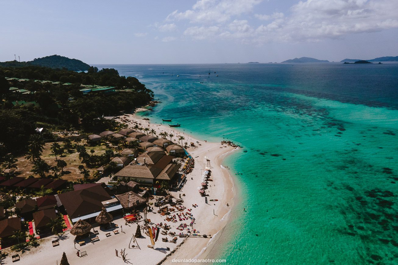 Una de las 7 mejores cosas que hacer en Koh Lipe en 2 días es relajarse en Sunrise Beach y North Point Beach