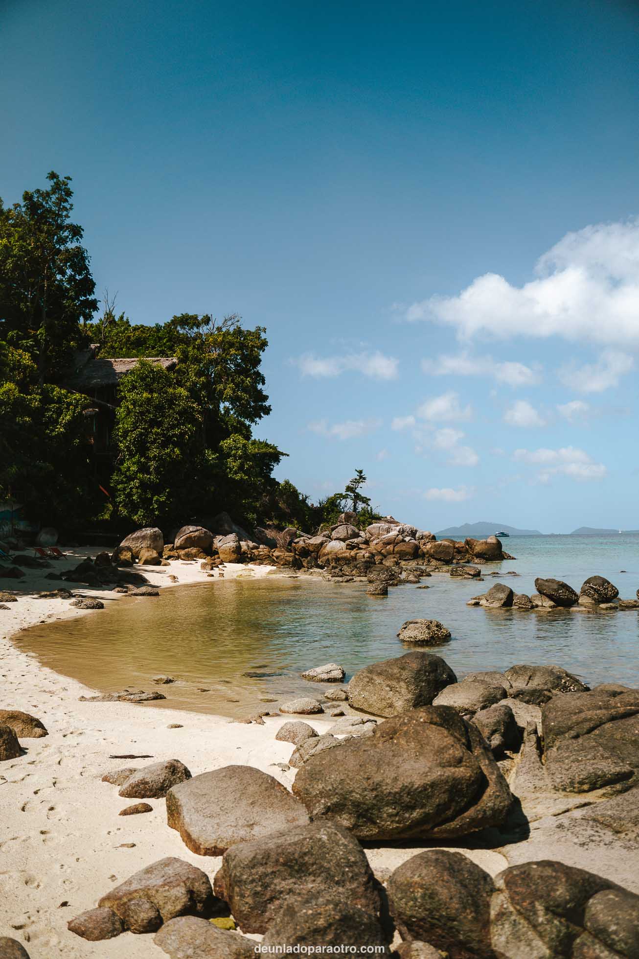 Una de las mejores cosas que hacer en Koh Lipe en 2 días es acercarse a Sunset Beach,, nuestro lugar favorito