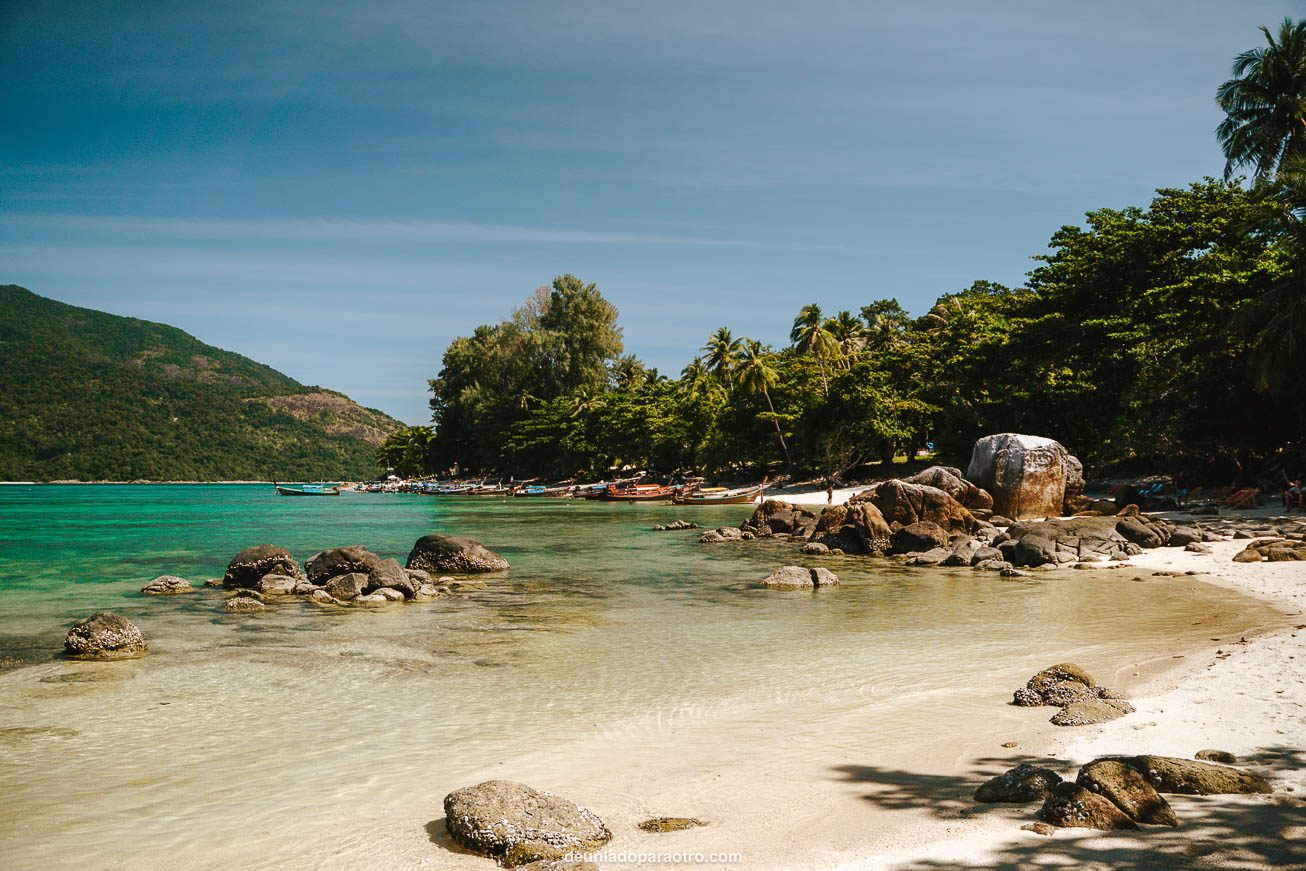 Una de las mejores cosas que hacer en Koh Lipe en 2 días es acercarse a Sunset Beach,, nuestro lugar favorito
