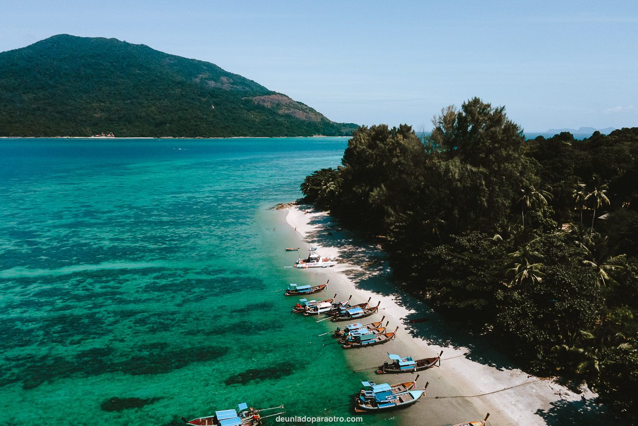 Una de las mejores cosas que hacer en Koh Lipe en 2 días es acercarse a Sunset Beach, nuestro lugar favorito