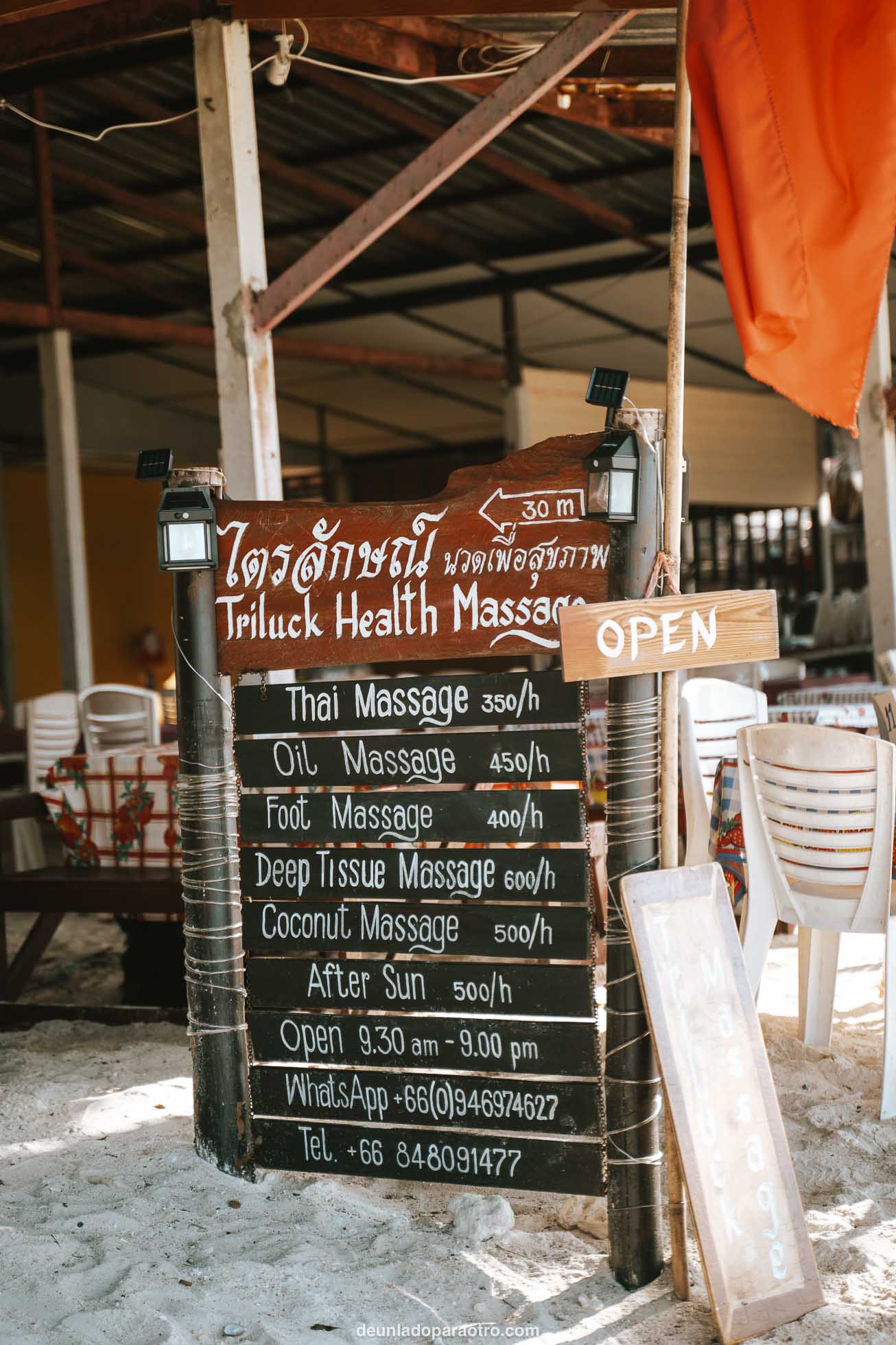 Una de las mejores cosas que hacer en Koh Lipe en 2 días es pasear por Walking Street, la calle más famosa