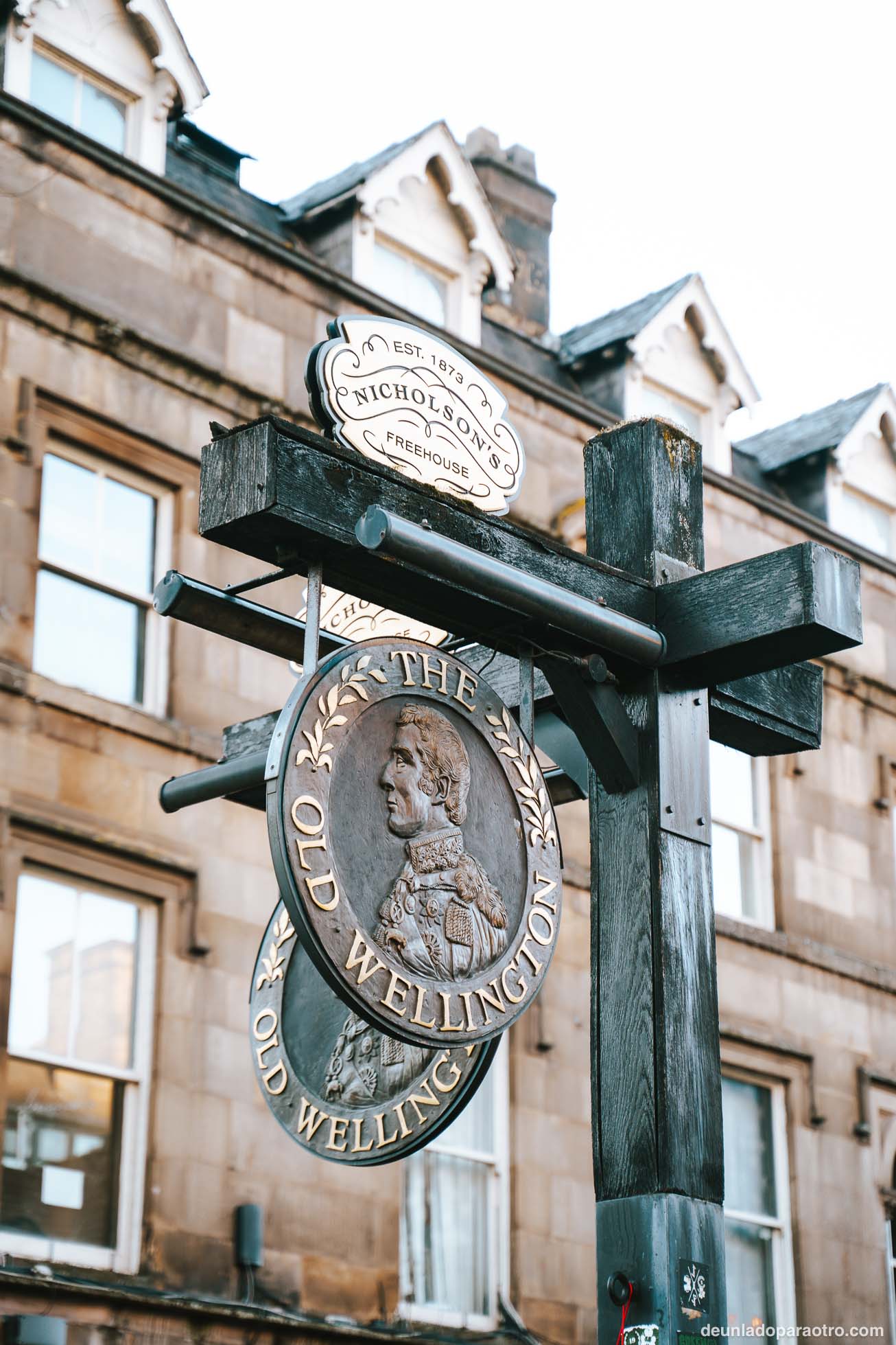 Un imprescindible que ver en Manchester es la pintoresca plaza Shambles y el histórico pub The Old Wellington