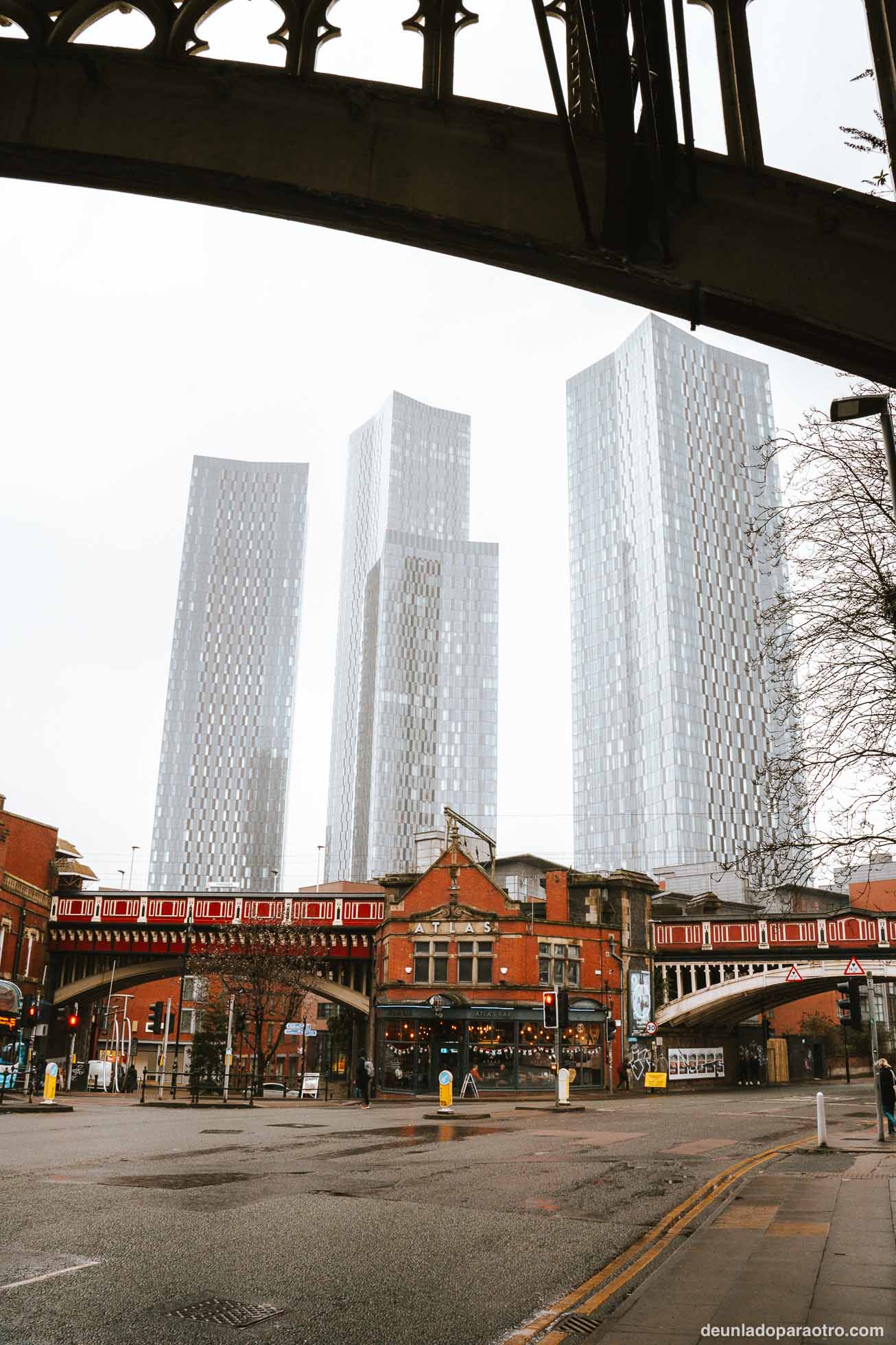 Uno de los planes con más encanto que hacer en Manchester es recorrer Castlefield, la zona de canales