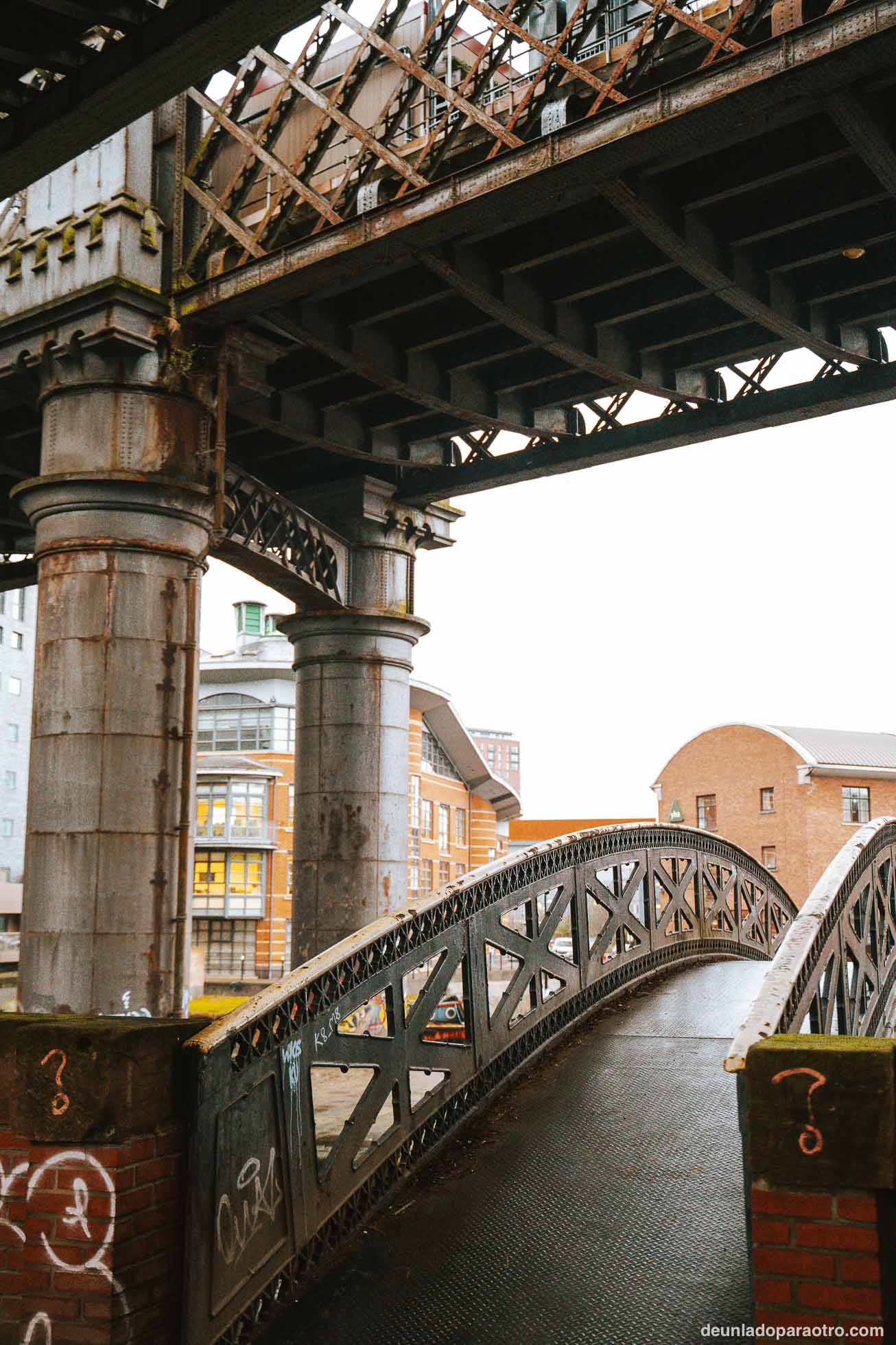 Uno de los planes con más encanto que hacer en Manchester es recorrer Castlefield, la zona de canales