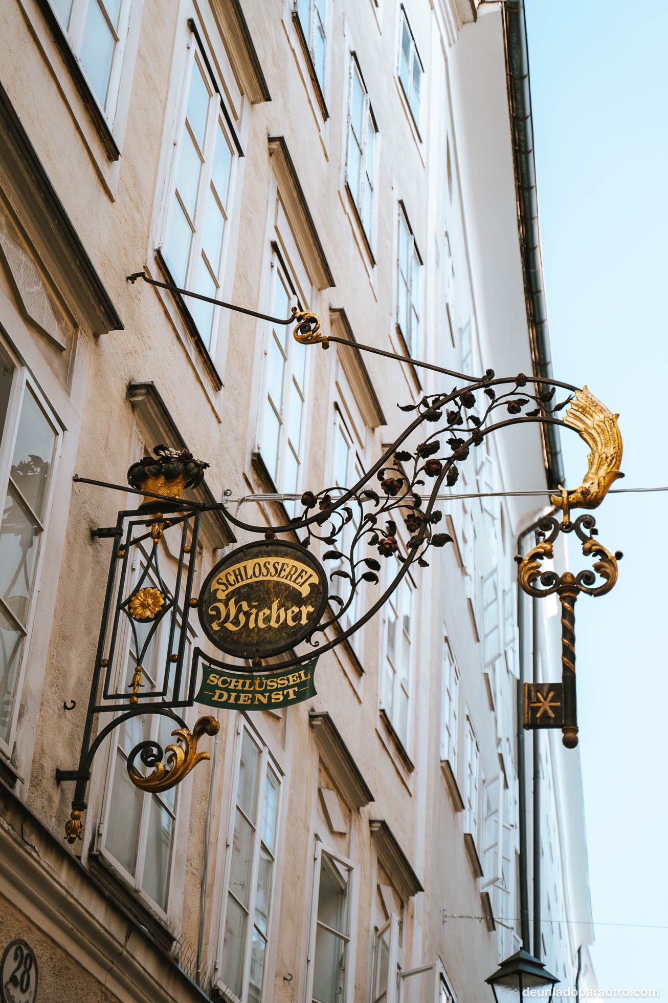 Getreidegasse, la calle principal, es una de las mejores cosas que ver en Salzburgo en un día