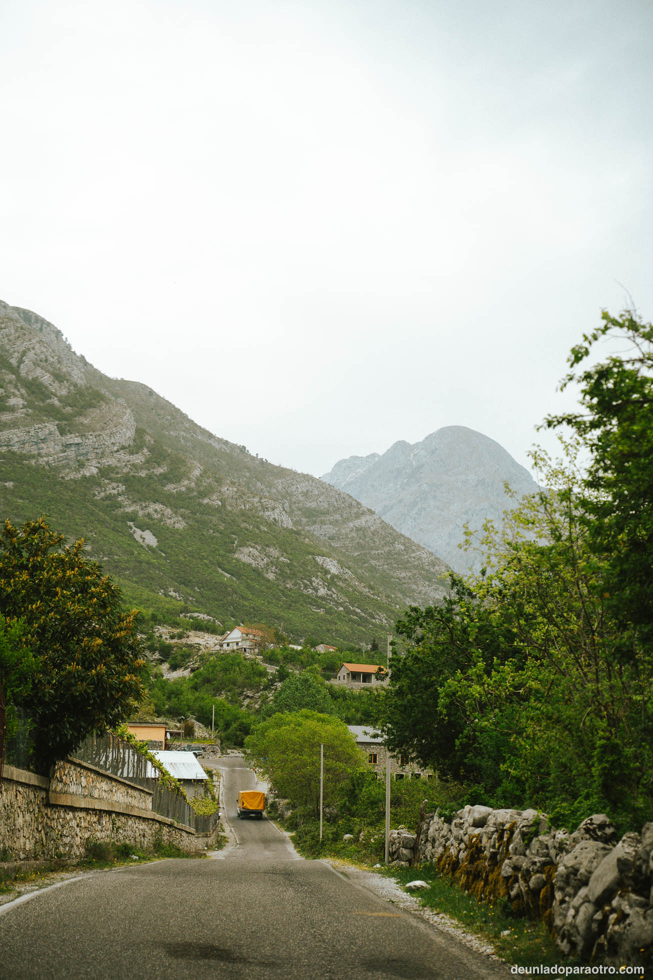 Traslado a Theth, uno de los lugares más bonitos que ver en tu ruta por Albania en 10 dias