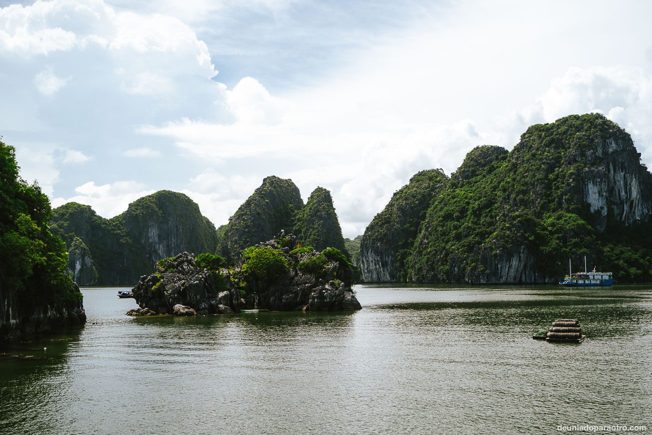 Halong Bay, uno de los destinos de esta ruta de viaje a Vietnam por libre en 18 dias