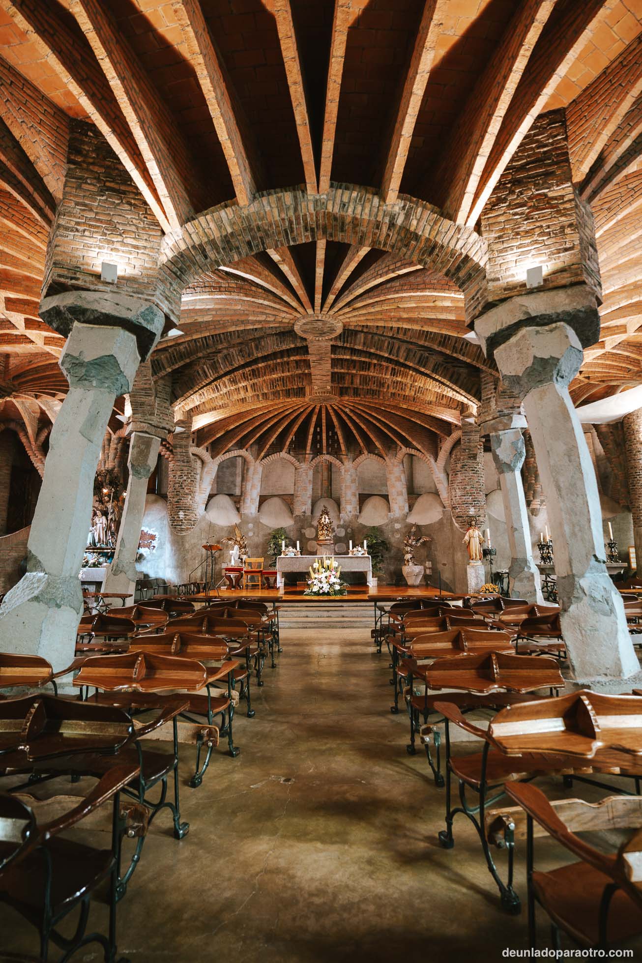Colonia Güell y la Cripta de Gaudí, un lugar con encanto que ver cerca de Barcelona
