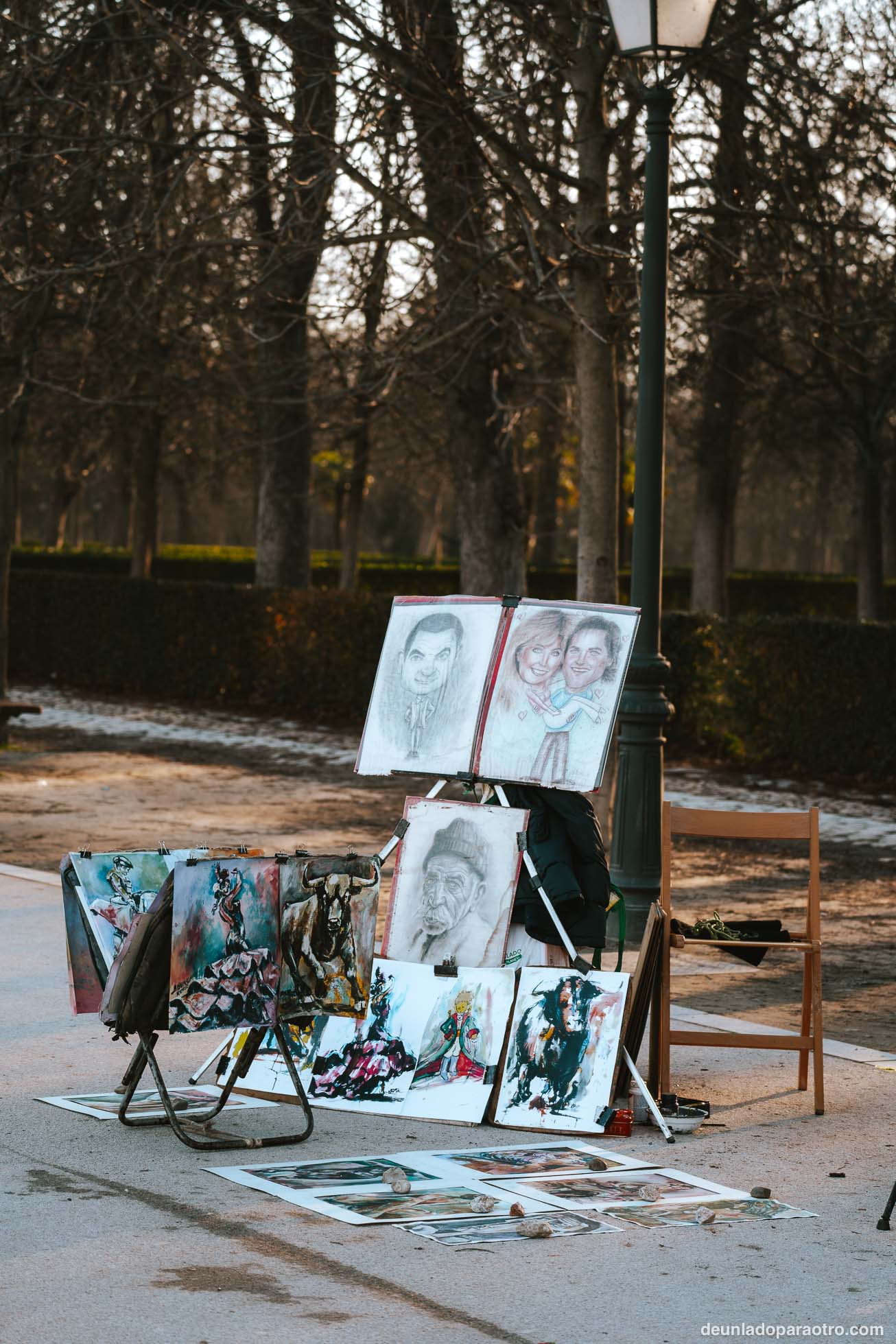 Perderte por el Parque del Retiro y admirar el Palacio de Cristal, algo imprescindible que hacer en Madrid