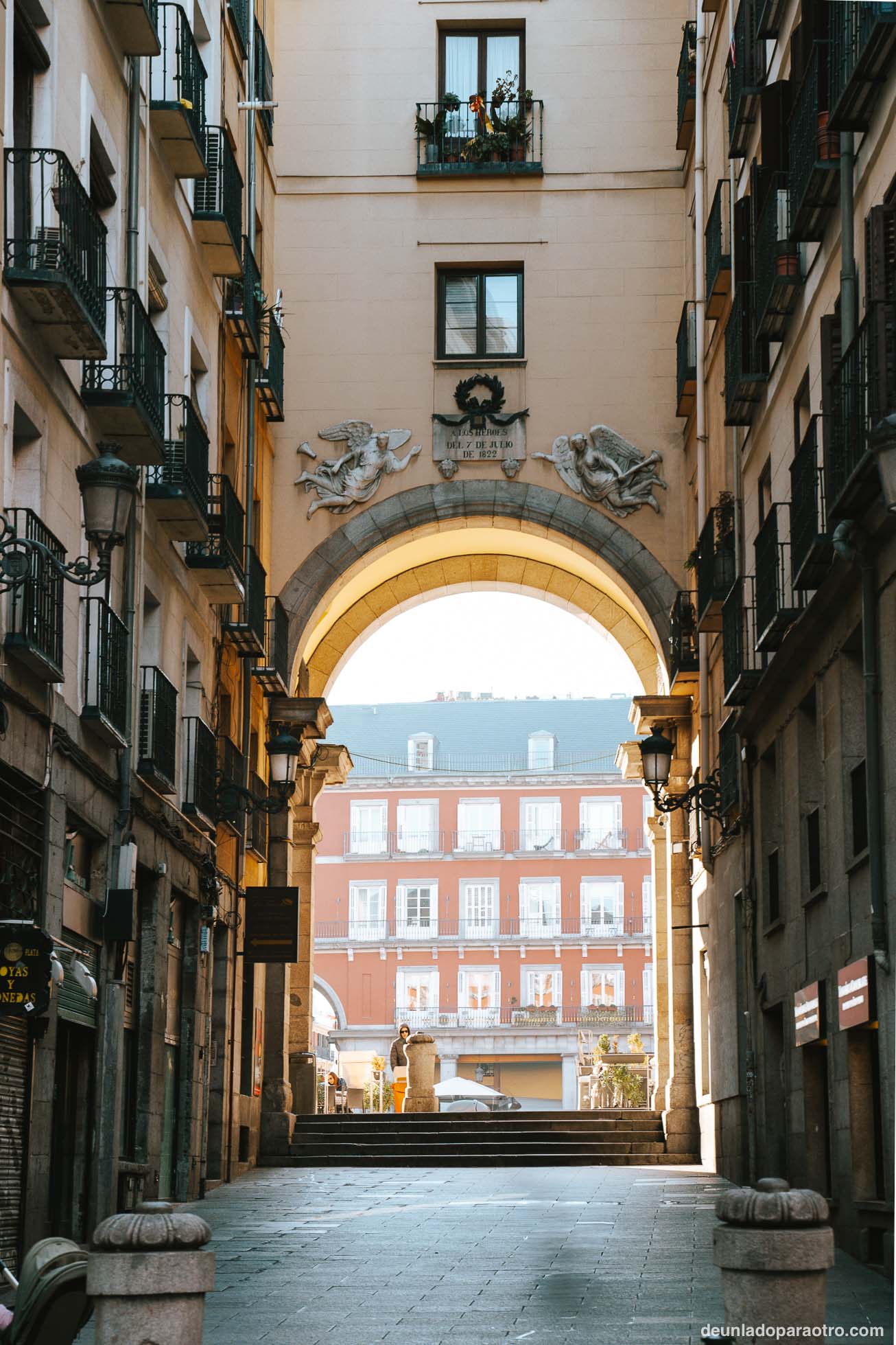 Descubrir la histórica Plaza Mayor y su arquitectura barroca, algo imprescindible que hacer en Madrid en 3 días