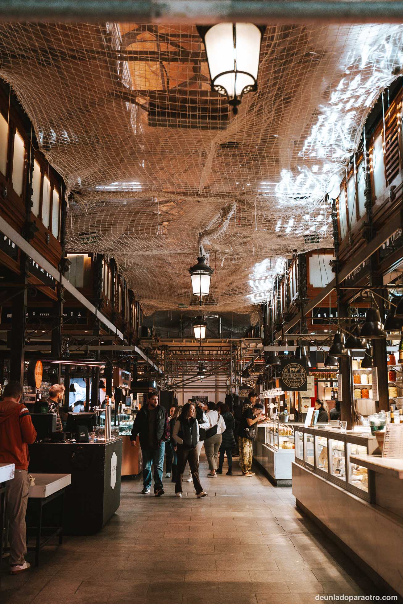 Tapear en el Mercado de San Miguel, el mejor plan gastronómico que hacer en Madrid