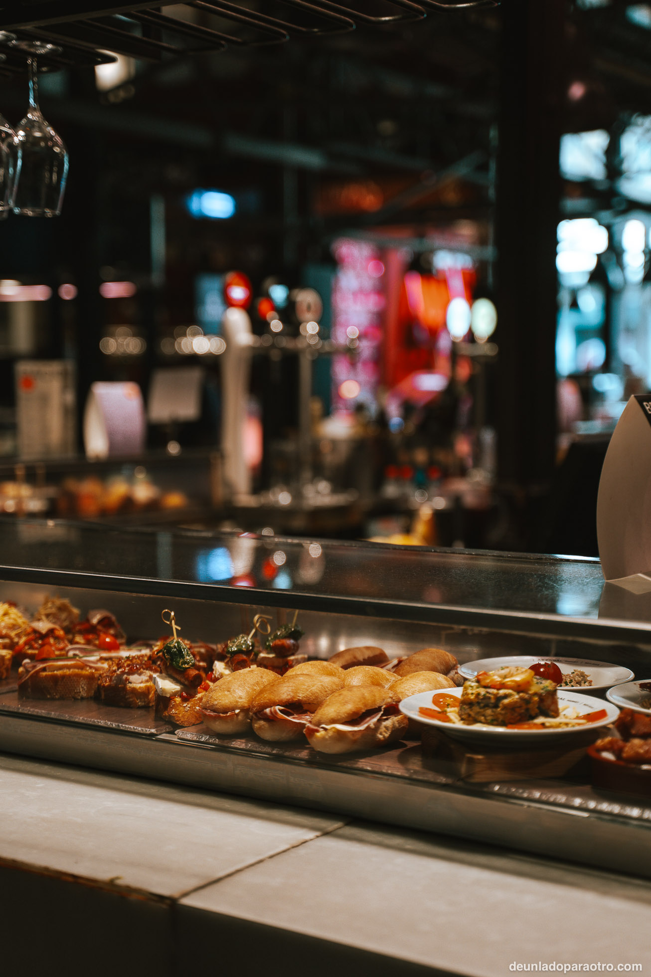 Tapear en el Mercado de San Miguel, el mejor plan gastronómico que hacer en Madrid