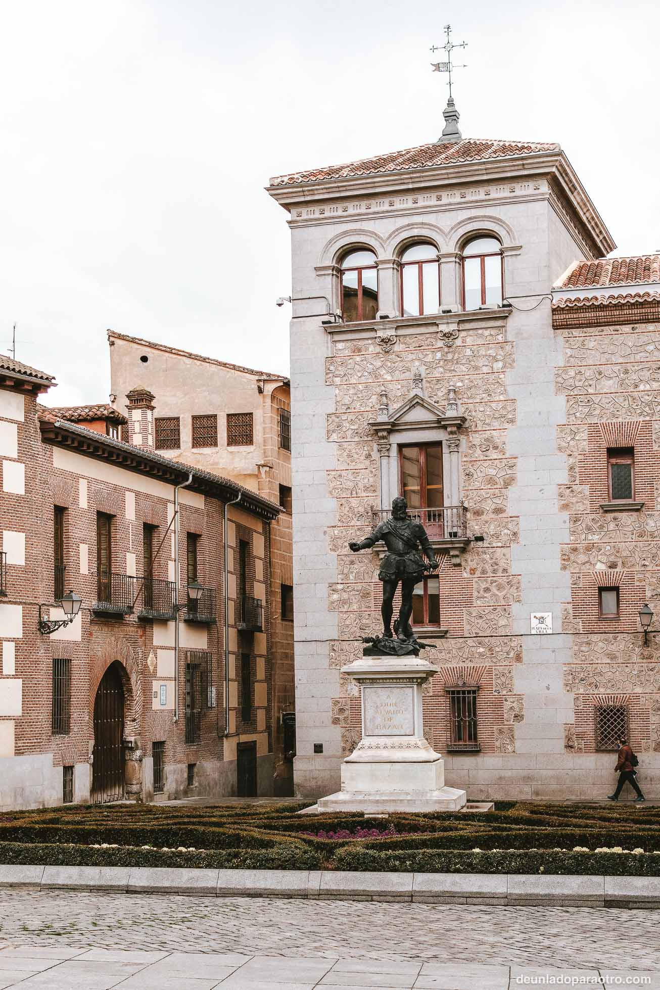 Conocer la Plaza de la Villa y su historia, un plan interesante que hacer en Madrid en 3 días
