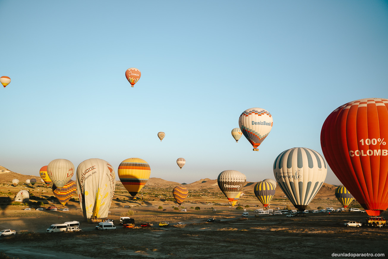 Paseo en globo aerostático, una de las actividades imprescindibles que hacer en la Capadocia