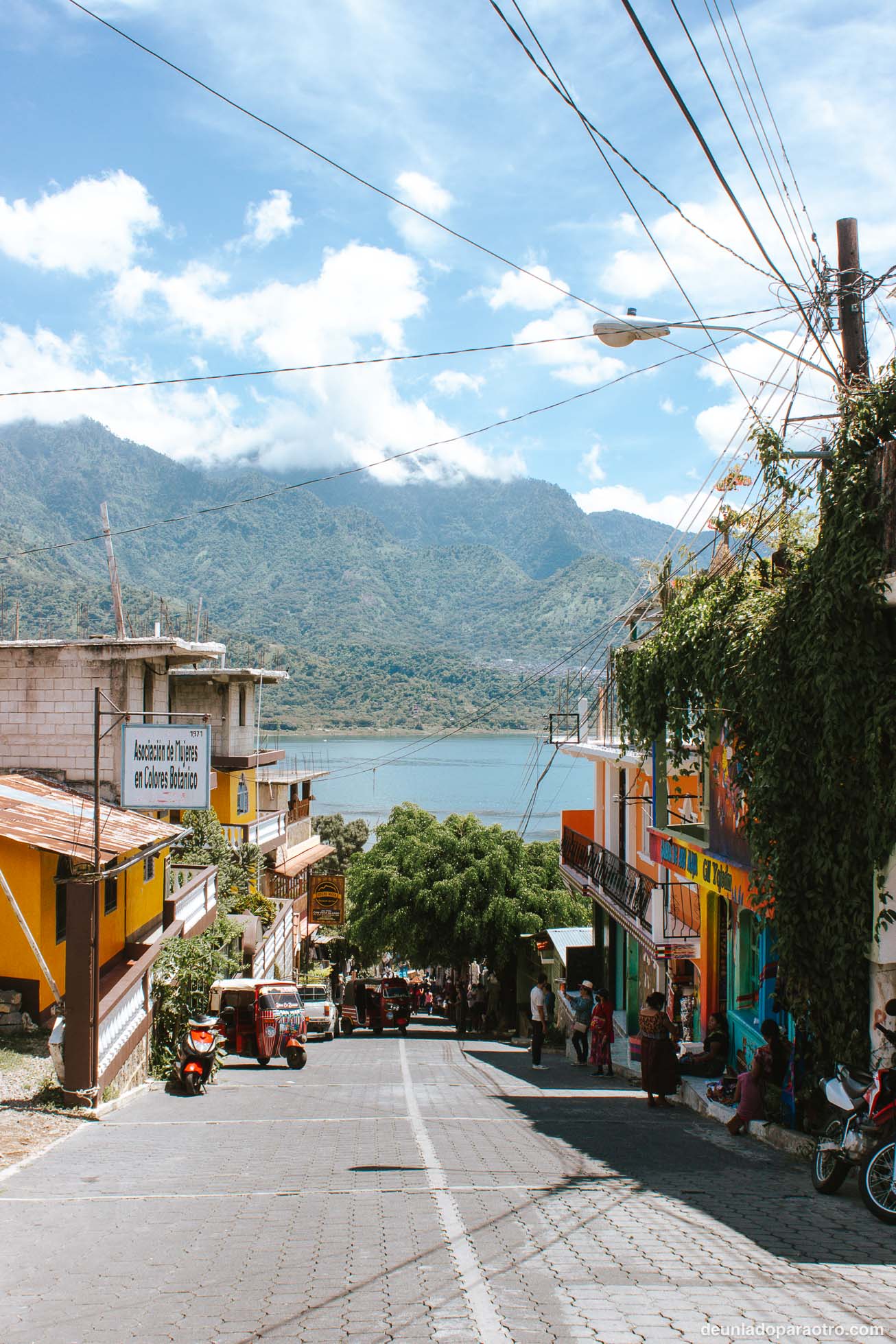 Lago de Atitlán, un verdadero paraíso entre volcanes que ver en Guatemala
