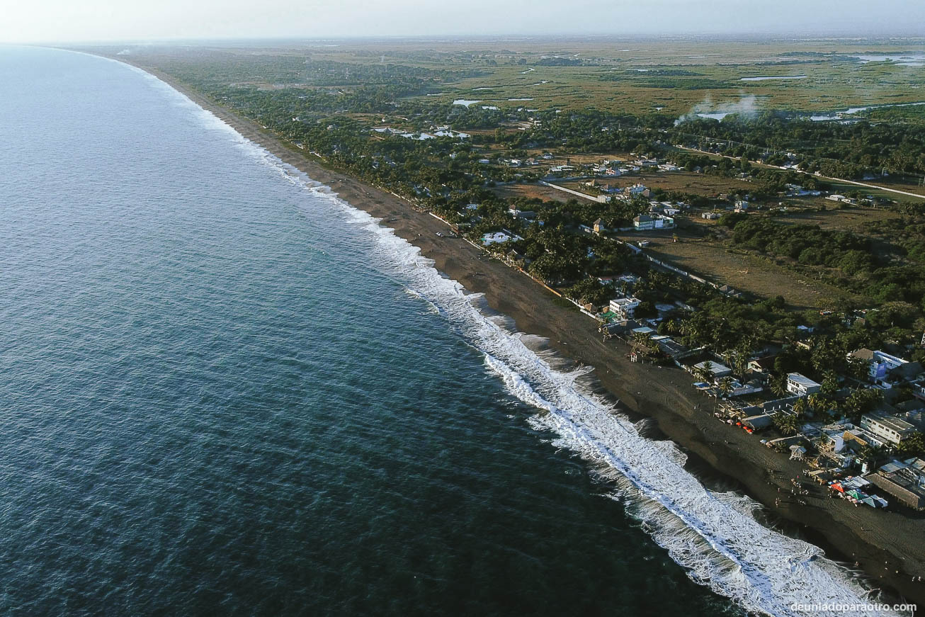 Monterrico, un pueblo de costa y playa de arena volcánica negra que ver en Guatemala