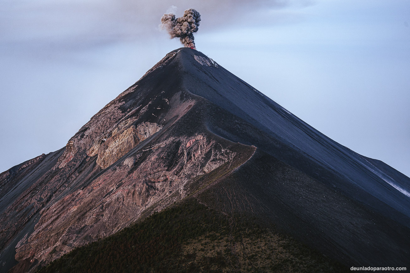 Excursión al Volcán de Acatenango, una ruta espectacular que hacer en Guatemala