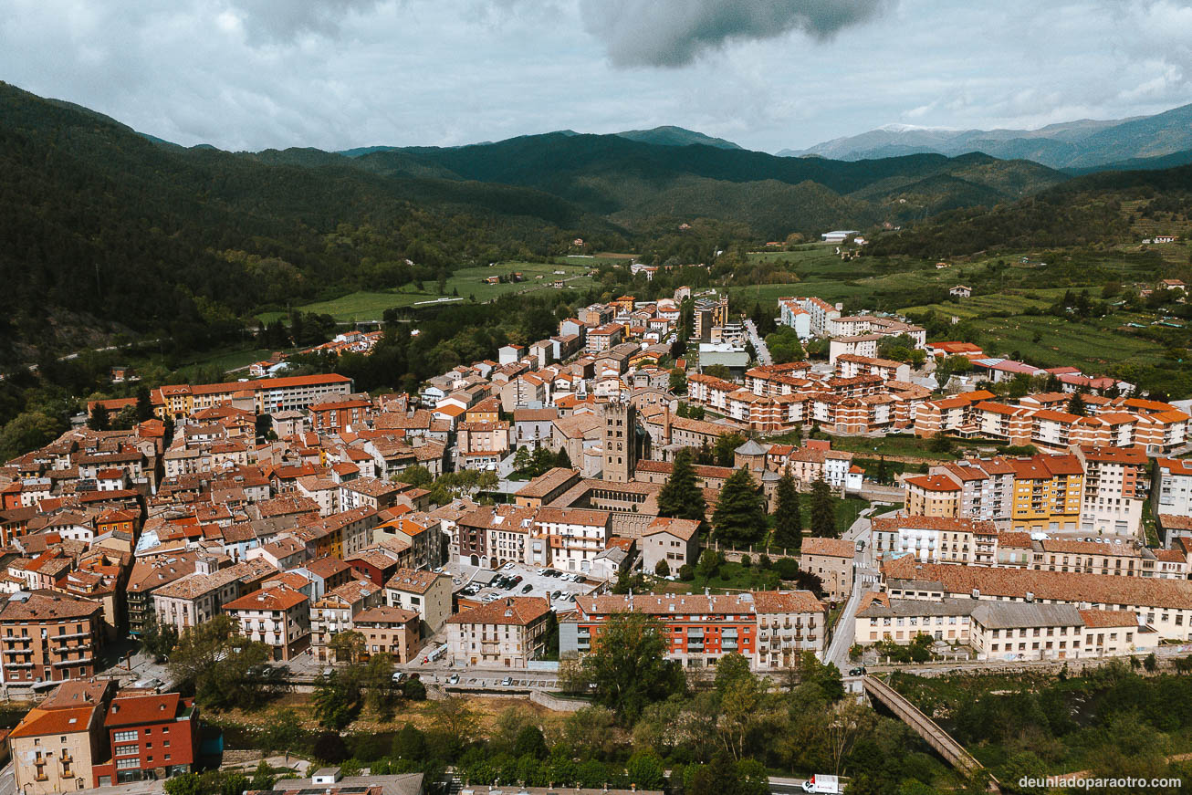 Monasterio de Santa María de Ripoll, uno de los lugares más importantes que ver en el Pirineo de Girona