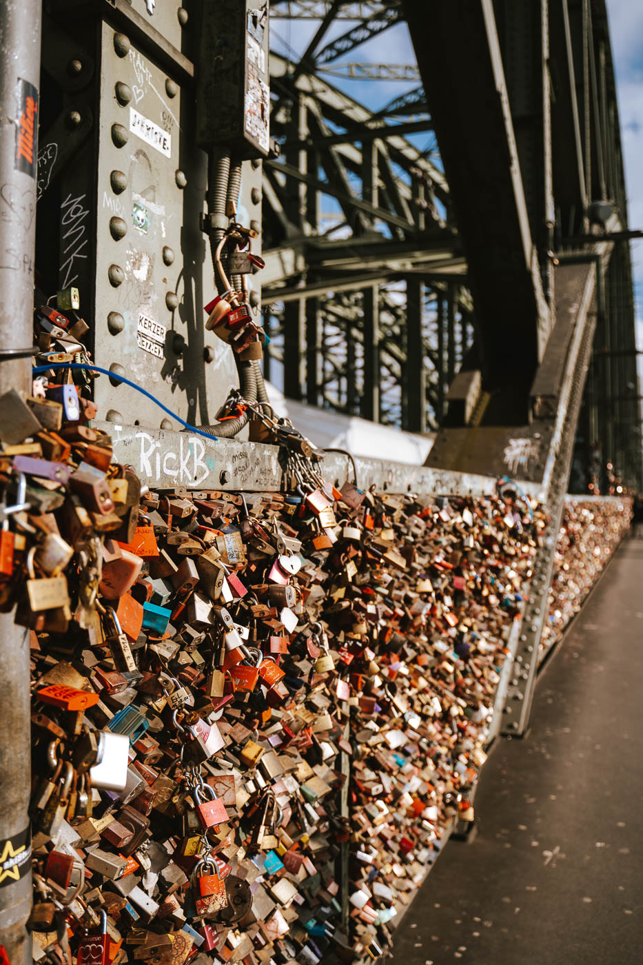 Puente Hohenzollern (Hohenzollernbrücke), un lugar con encanto que ver en Colonia