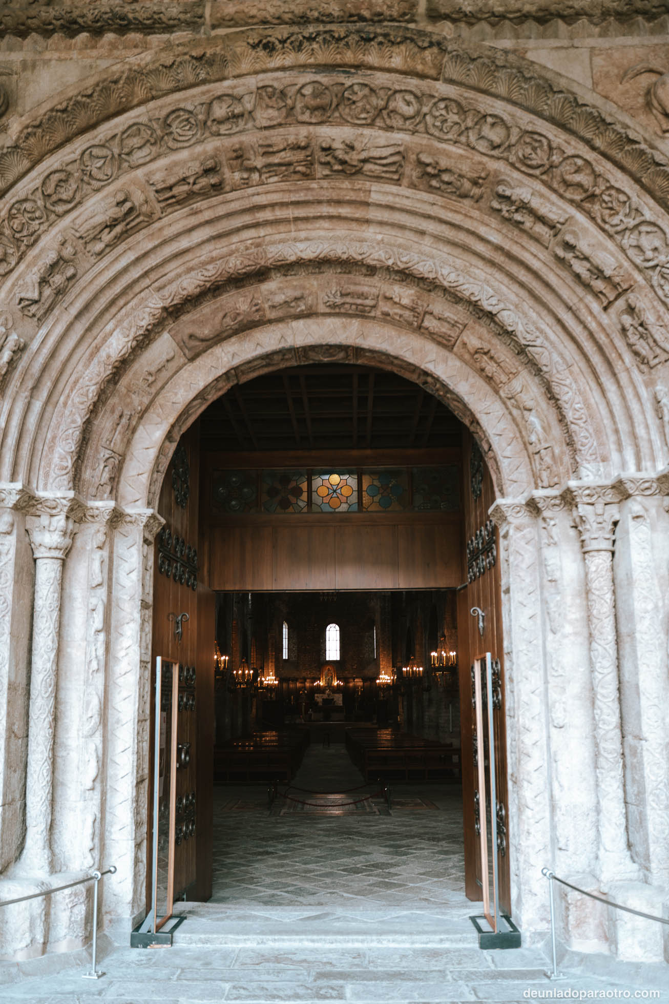 Monasterio de Santa María de Ripoll, uno de los lugares más importantes que ver en el Pirineo de Girona