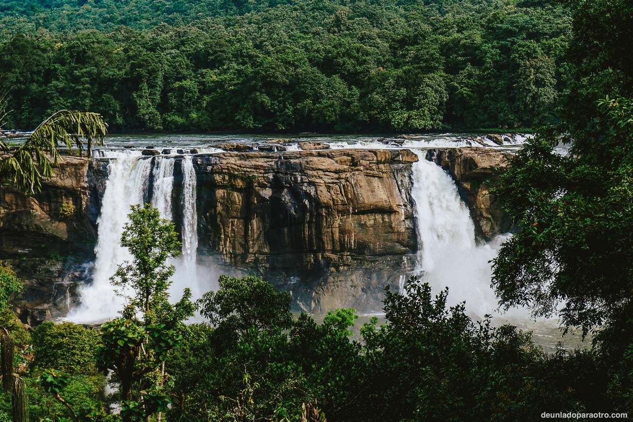 Athirappilly Falls, una cascada impresionante que ver en Kerala