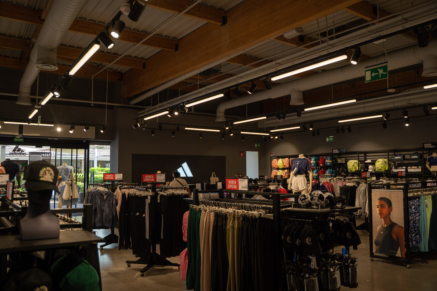 Compras en Luz Shopping, el único outlet de la provincia de Cádiz