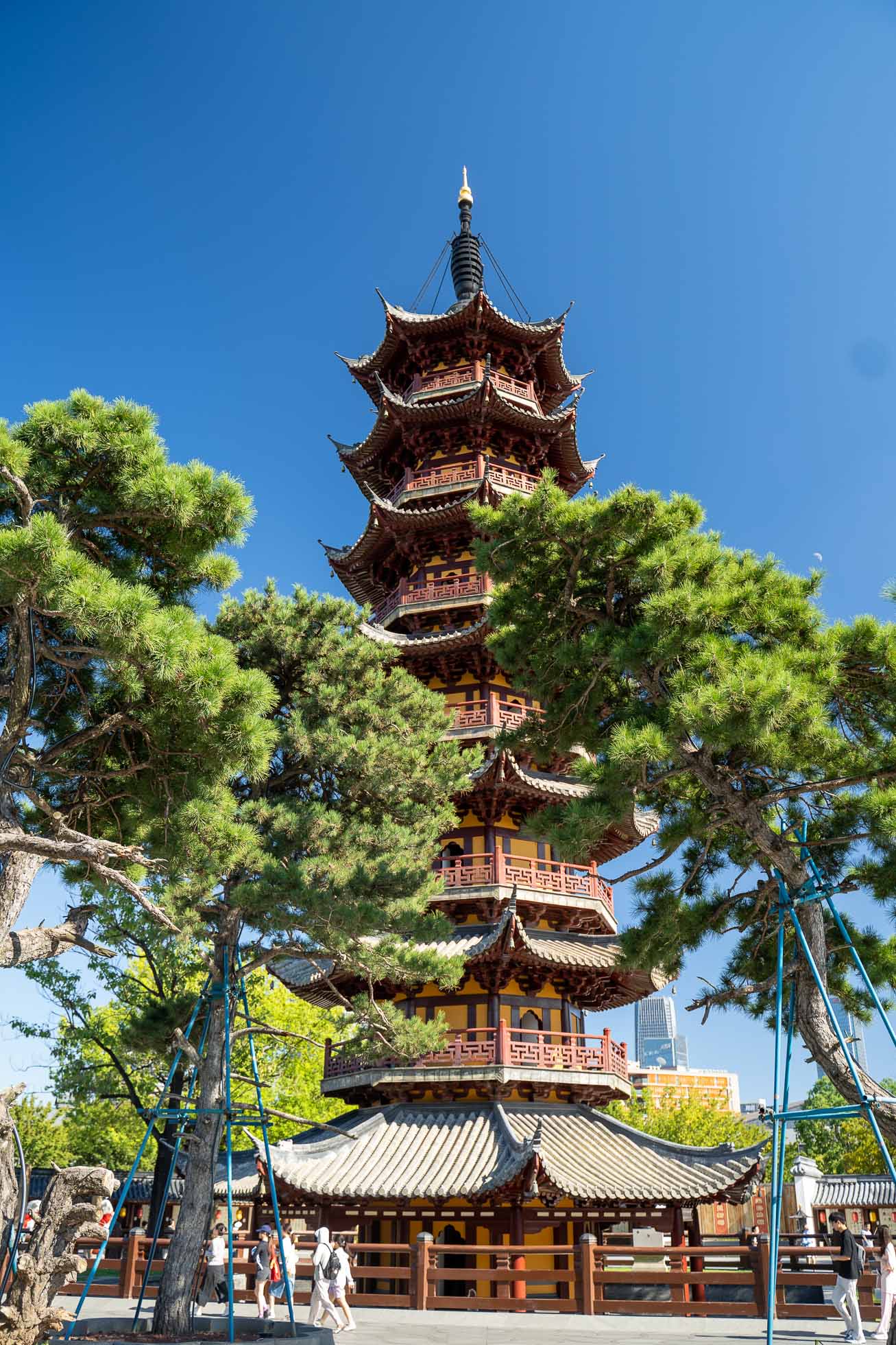 Templo de Longhua, un complejo religioso enorme y diferente que ver en Shanghai