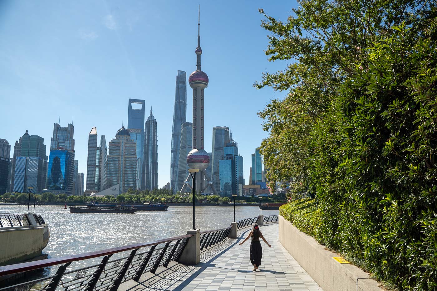 Paseo desde el parque hasta el Bund, pasando por el Puente Waibaidu y el Monumento a los Héroes del Pueblo, algo interesante que hacer en Shanghai