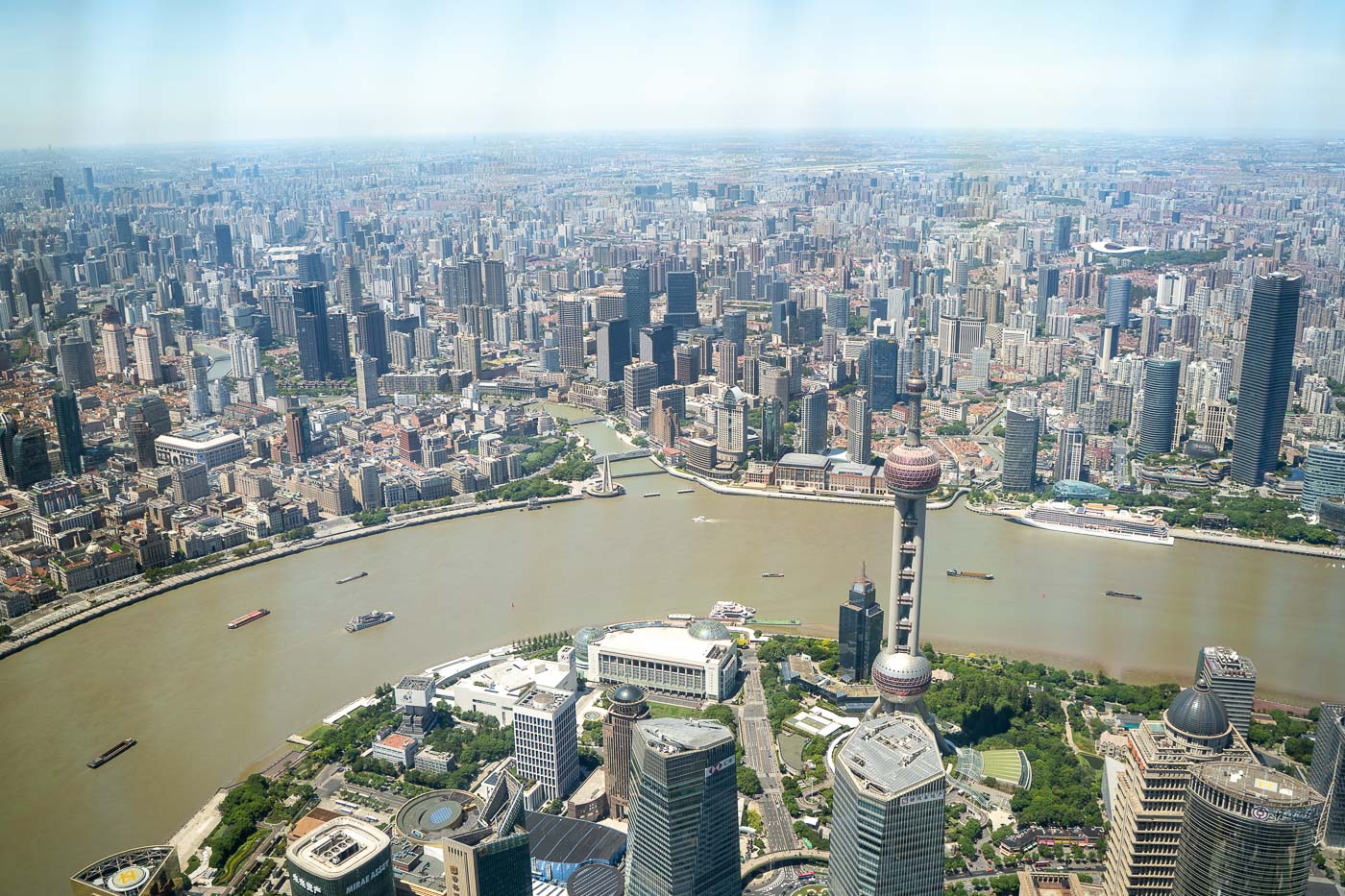 Pudong y sus rascacielos, una zona que representa el Shanghái moderno y futurista