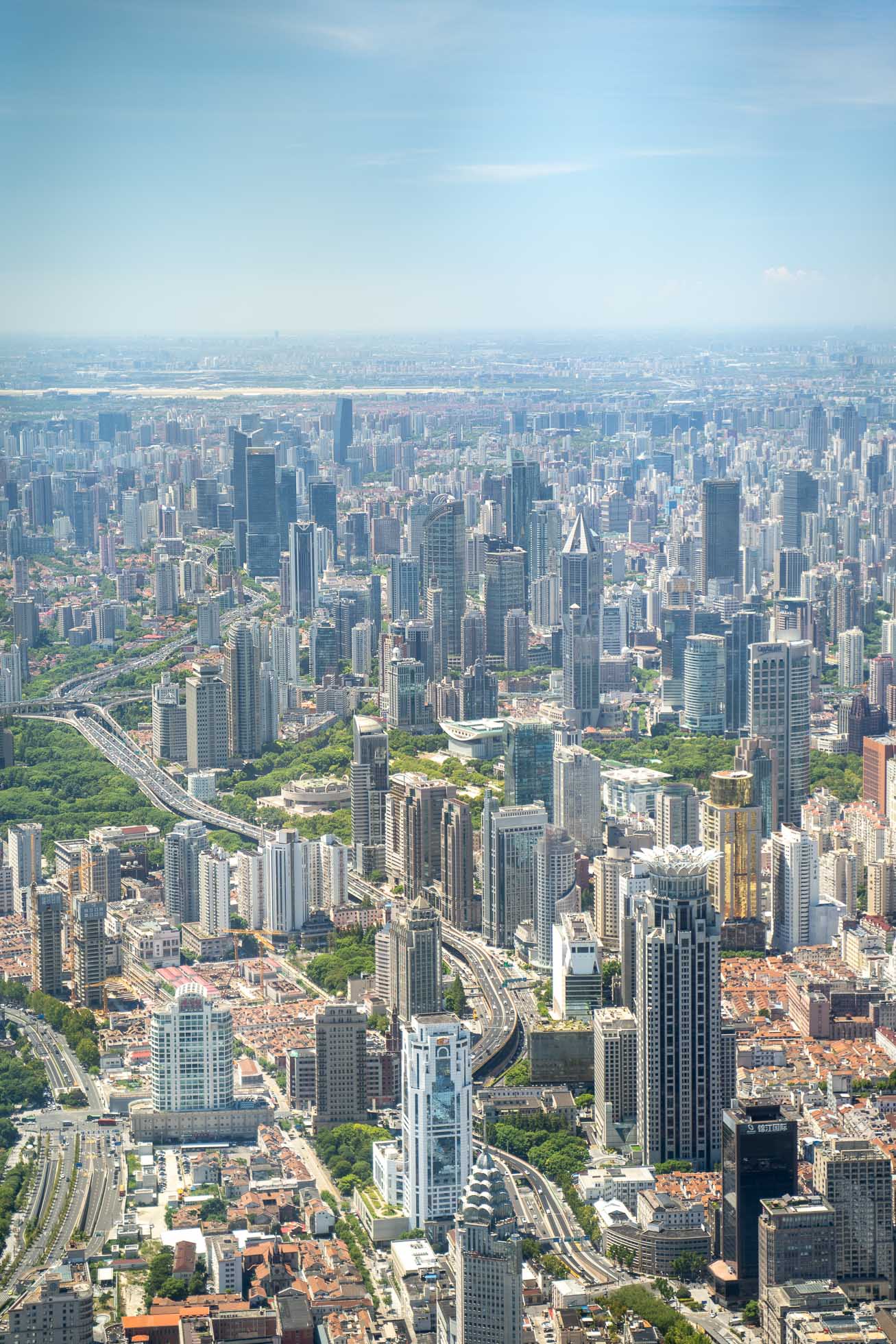 Pudong y sus rascacielos, una zona que representa el Shanghái moderno y futurista