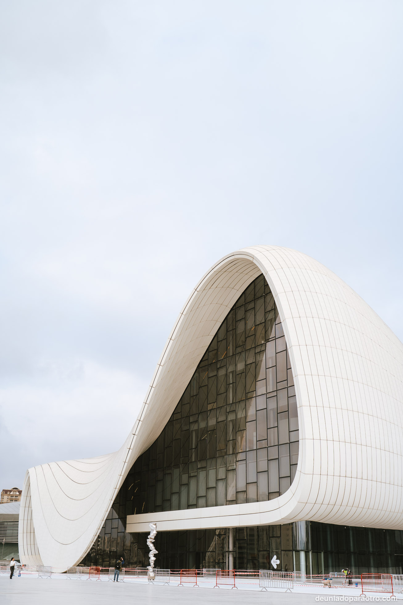 Heydar Aliyev Center, una visita cultural que hacer en Bakú