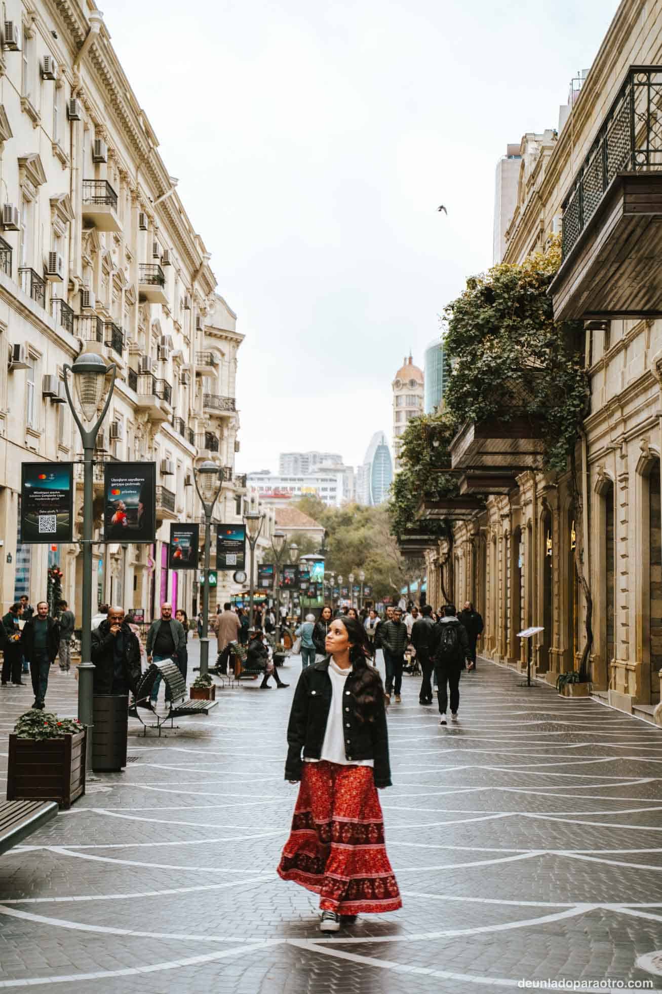 Cómo ir del aeropuerto de Bakú al centro: todas las opciones