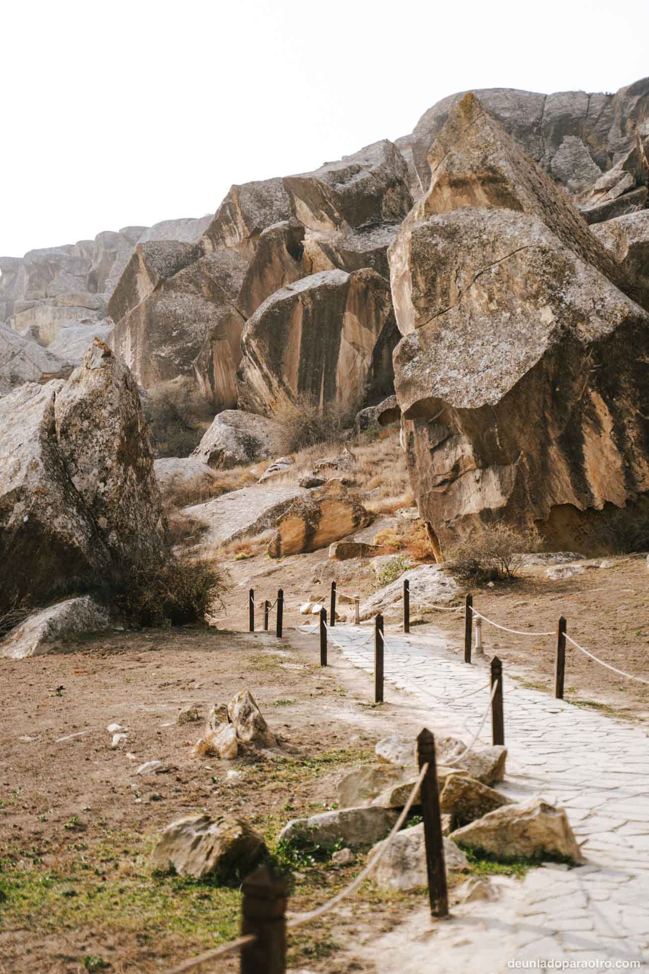 Gobustán y Volcanes de Lodo, una visita imprescindible que hacer en los alrededores de Bakú