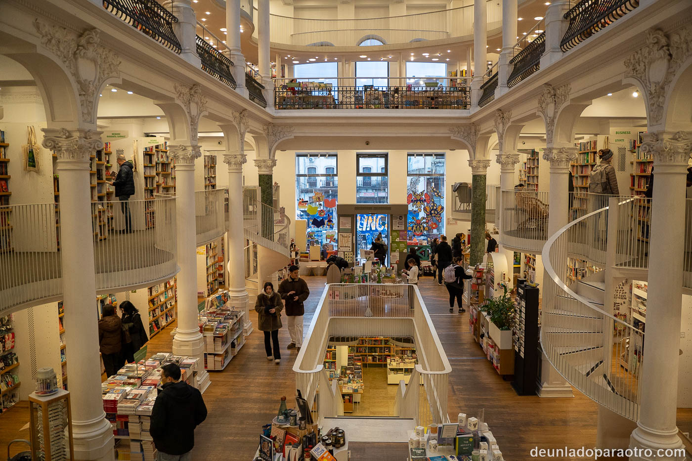 Cărturești Carusel, una librería de cuento que ver en Bucarest