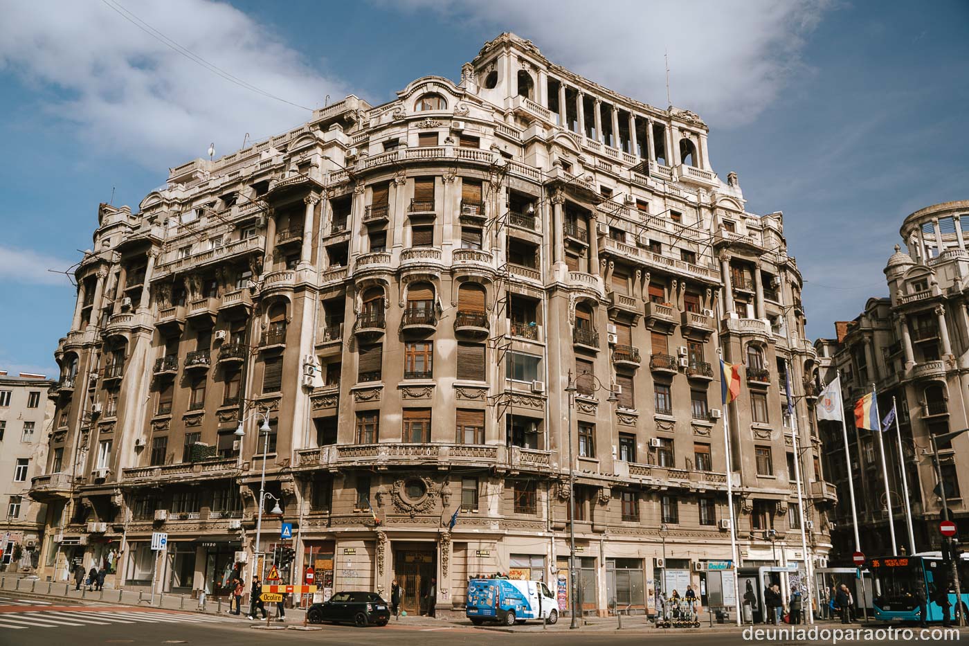 Cómo moverse por Bucarest: la mejor forma de descubrir sus lugares más importantes es recorrerla a pie