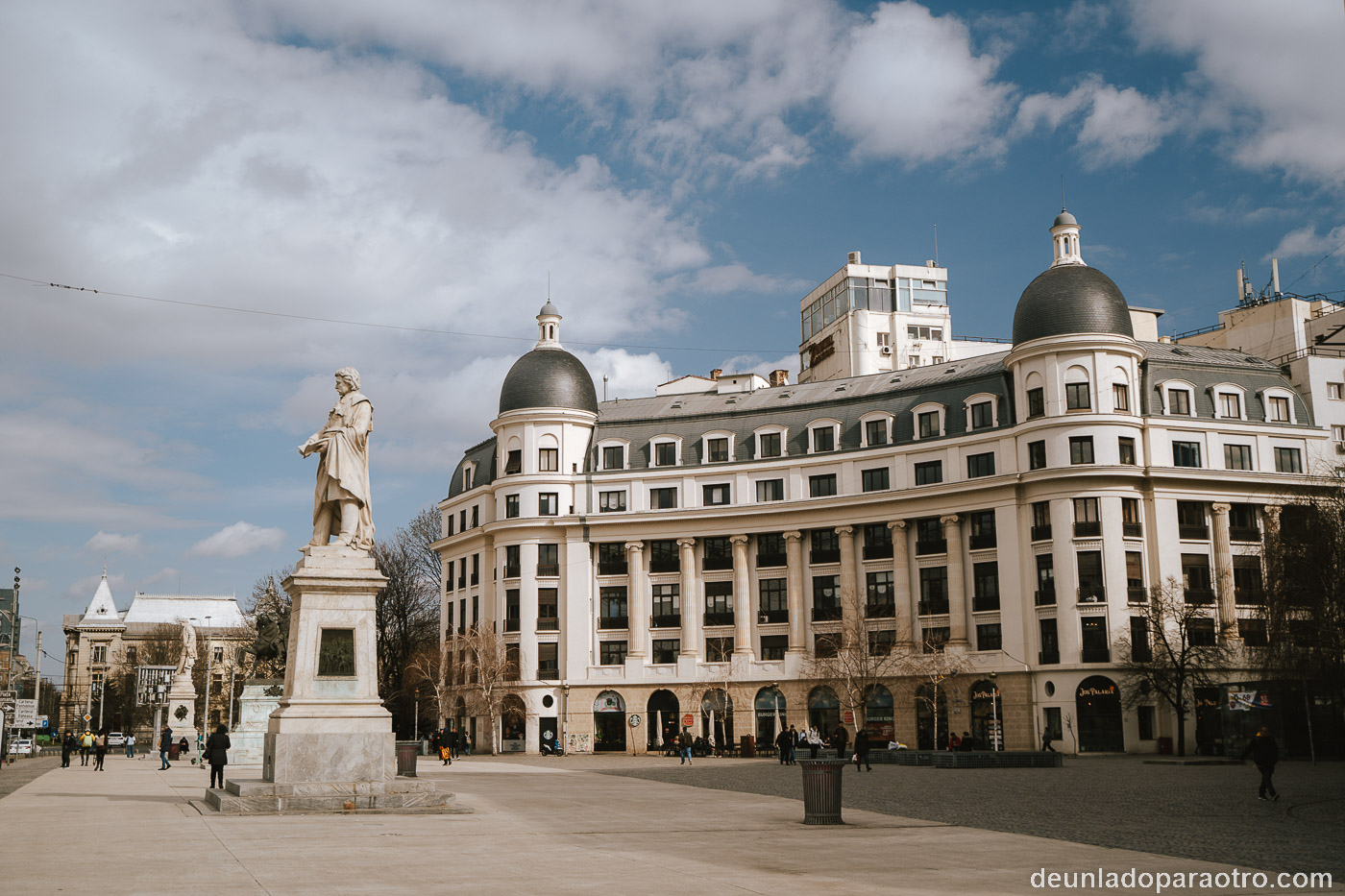 Plaza de la Universidad, uno de los puntos más destacados que ver en Bucarest en 2 días