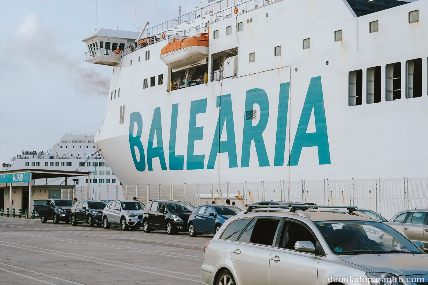 Cómo ir de Barcelona a Mallorca: ¿Avión o Ferry?