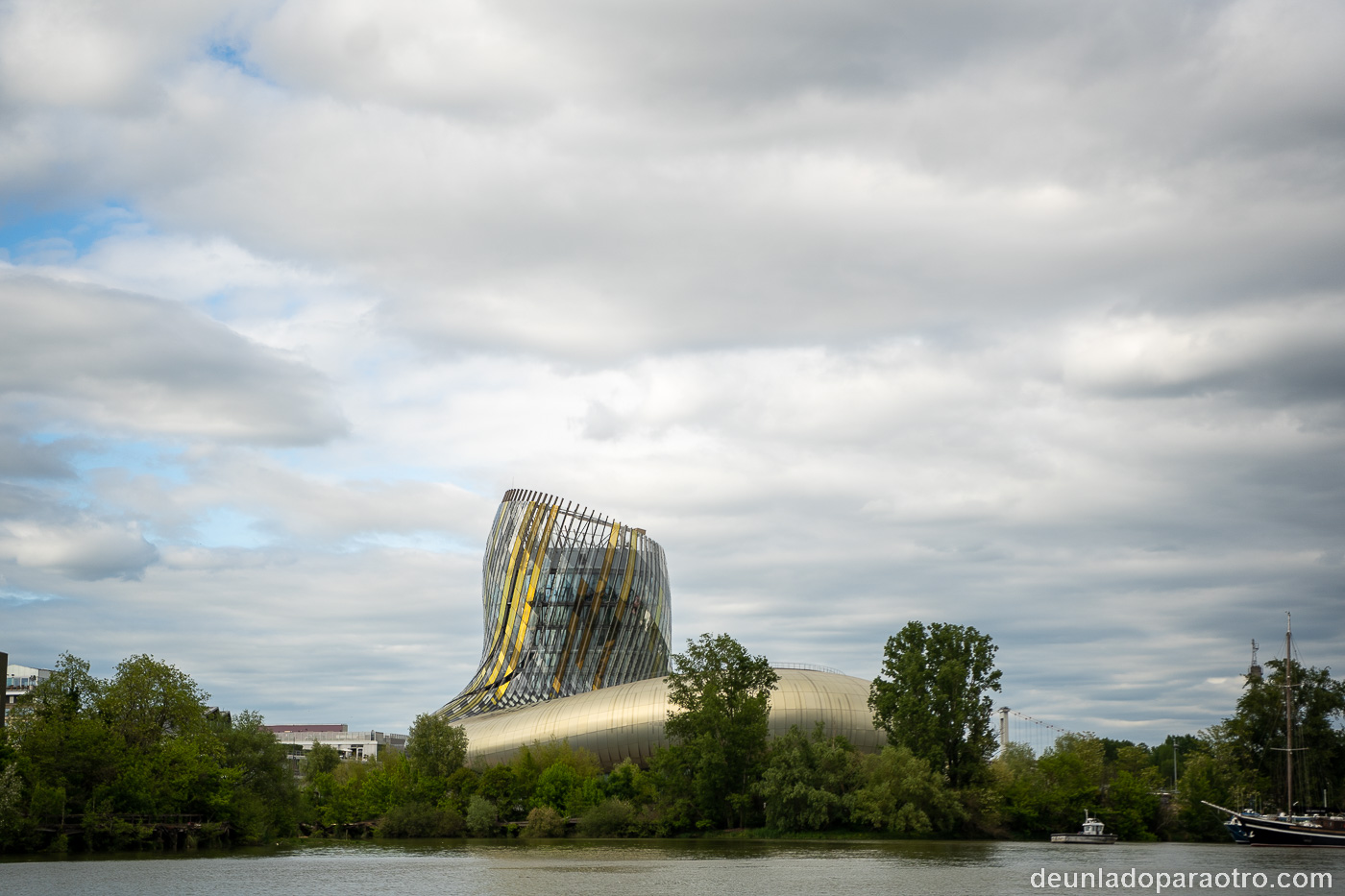 Futurista edificio se ha convertido en uno de los grandes imprescindibles que ver en Burdeos