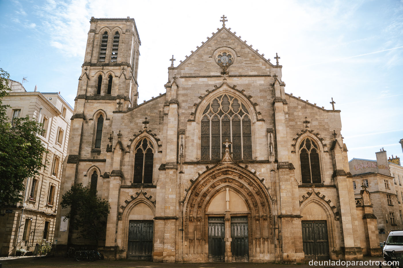 Plaza de Saint-Pierre, fachada de la iglesia