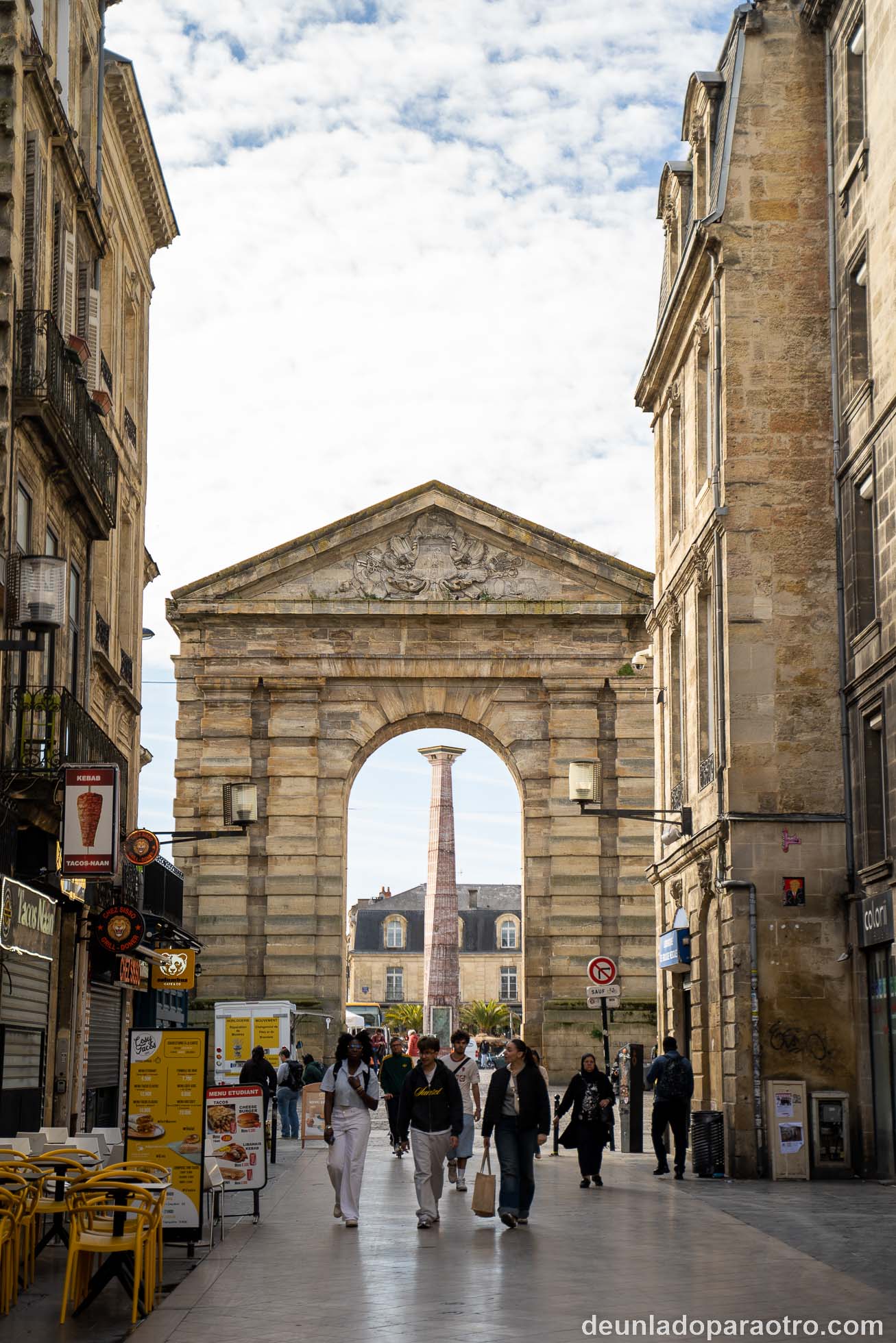 Principal arteria comercial de Burdeos y una de las calles peatonales más largas de Europa