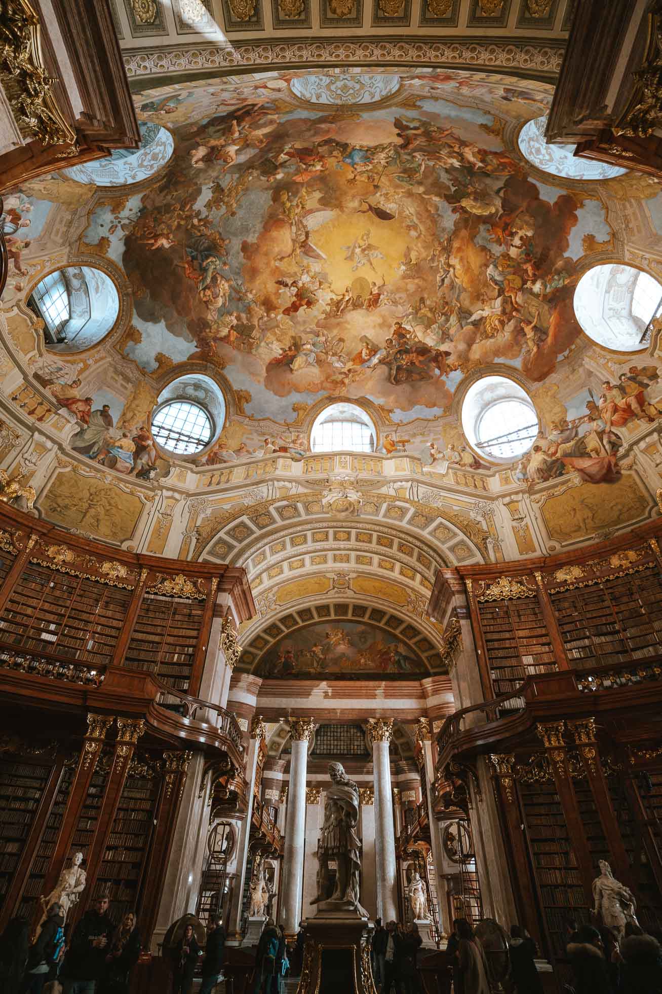 Cúpula de la Biblioteca Nacional Austríaca que ver en Viena