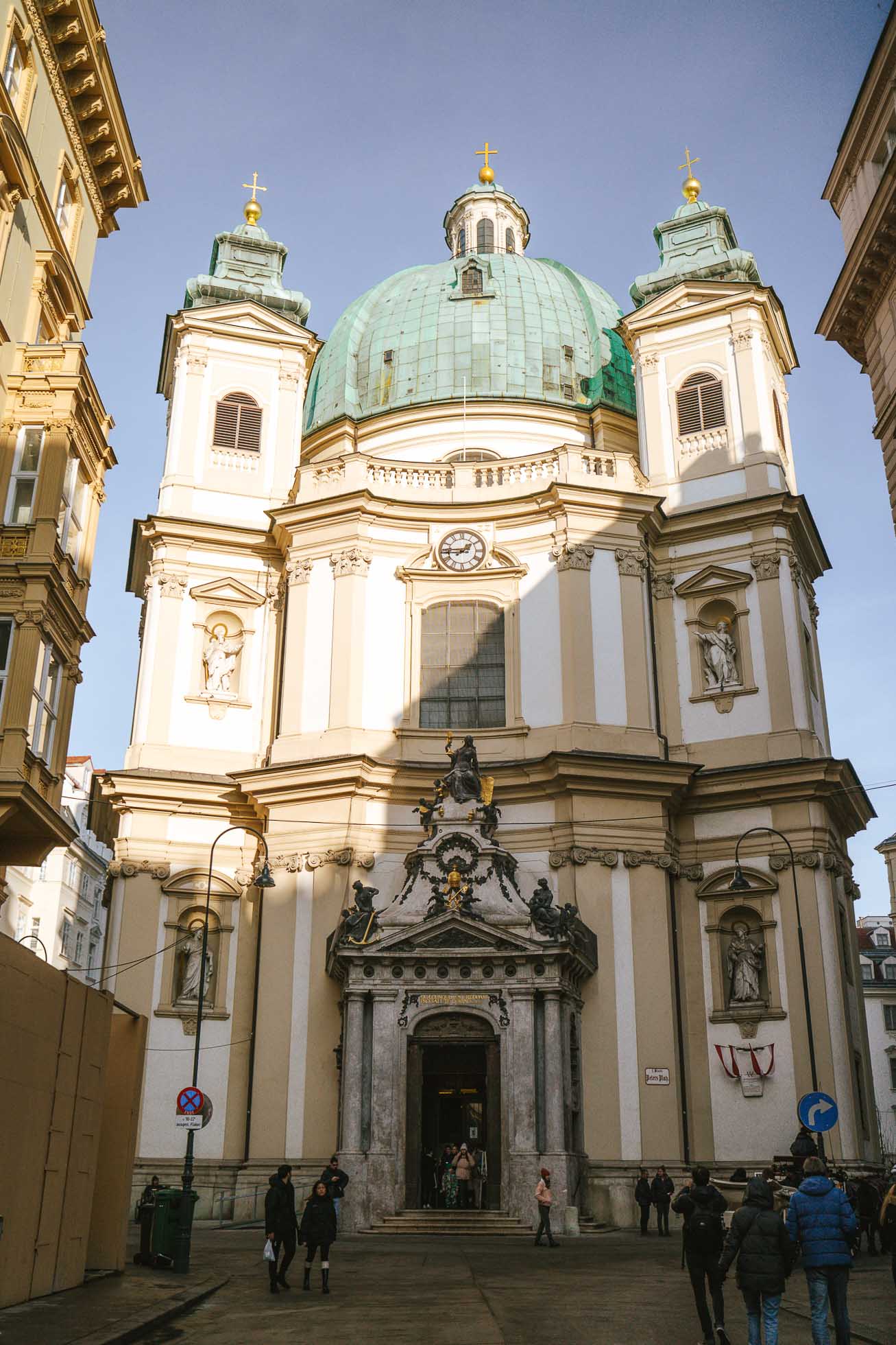 Vista frontal de la Catedral De la Iglesia De San Pedro que ver en Viena